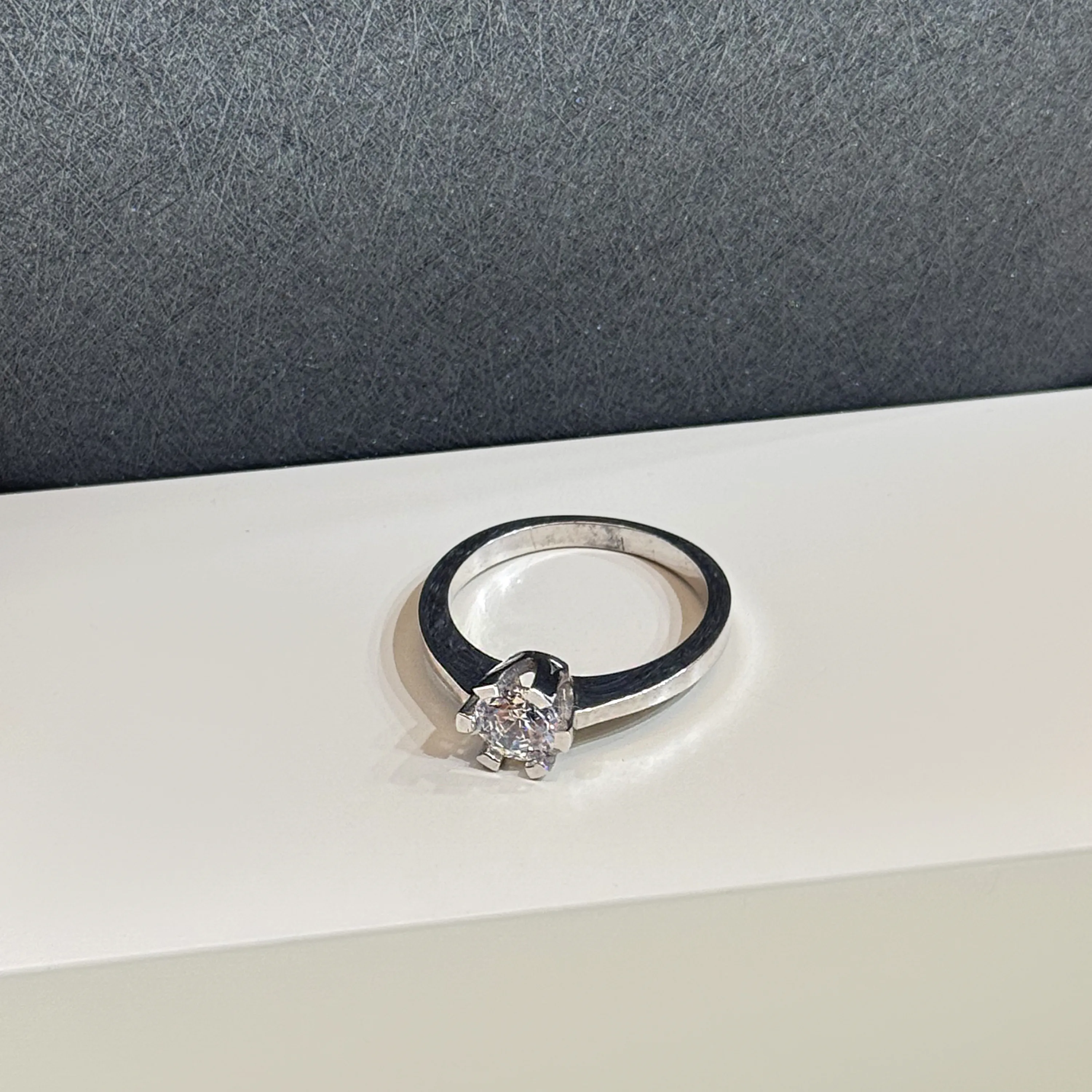 925 Sterling Silver Ring with Swarovski Zircon