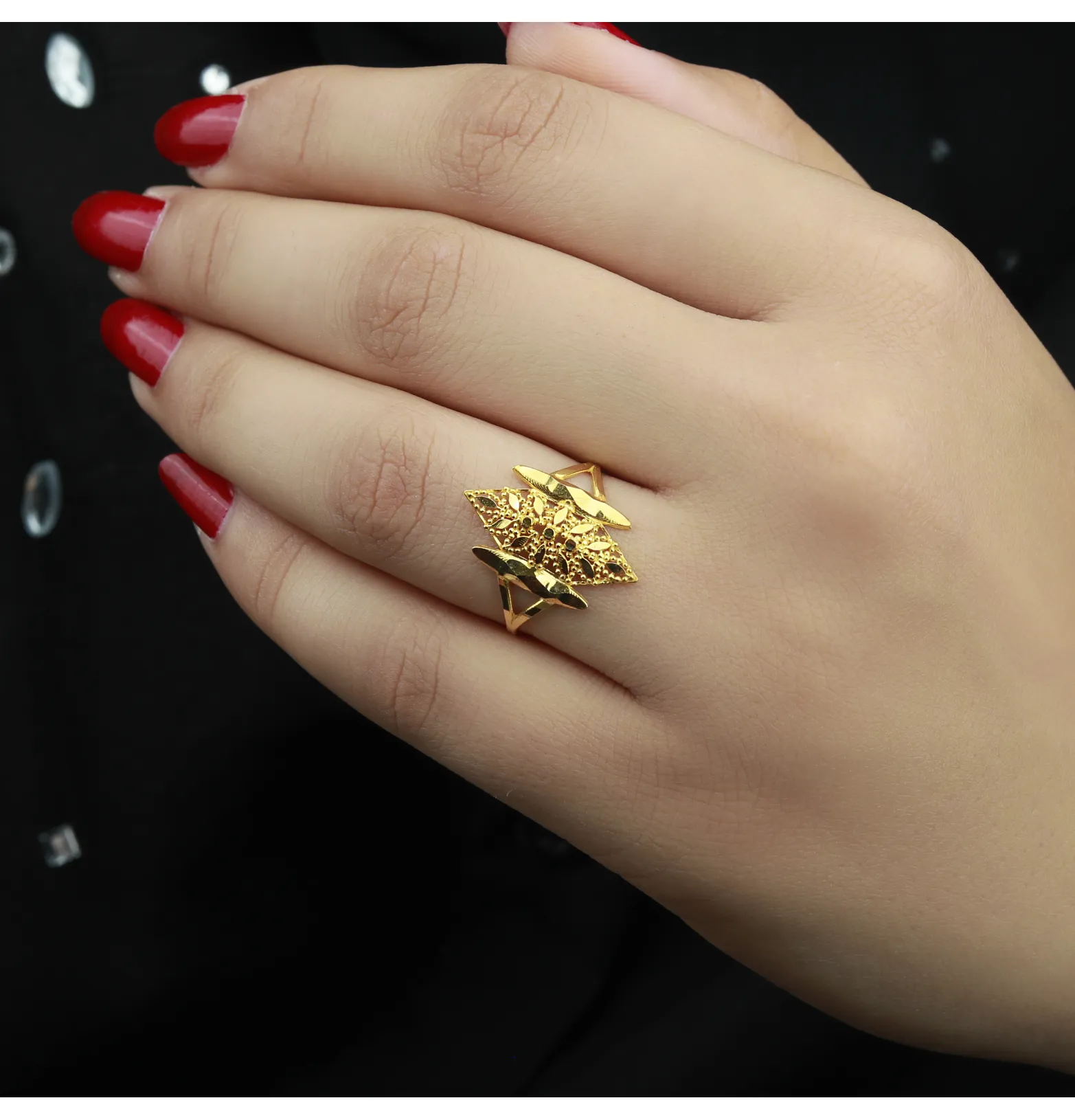 21-karat gold ring, made in Kuwait