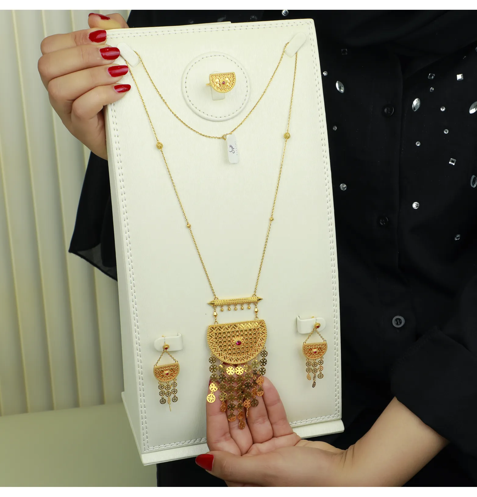 21-karat gold mirror, Bahraini made 21-karat gold mirror, Bahraini made