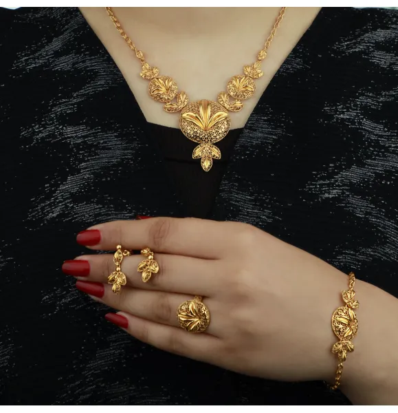 21-karat gold set, Saudi made - (S-0128)