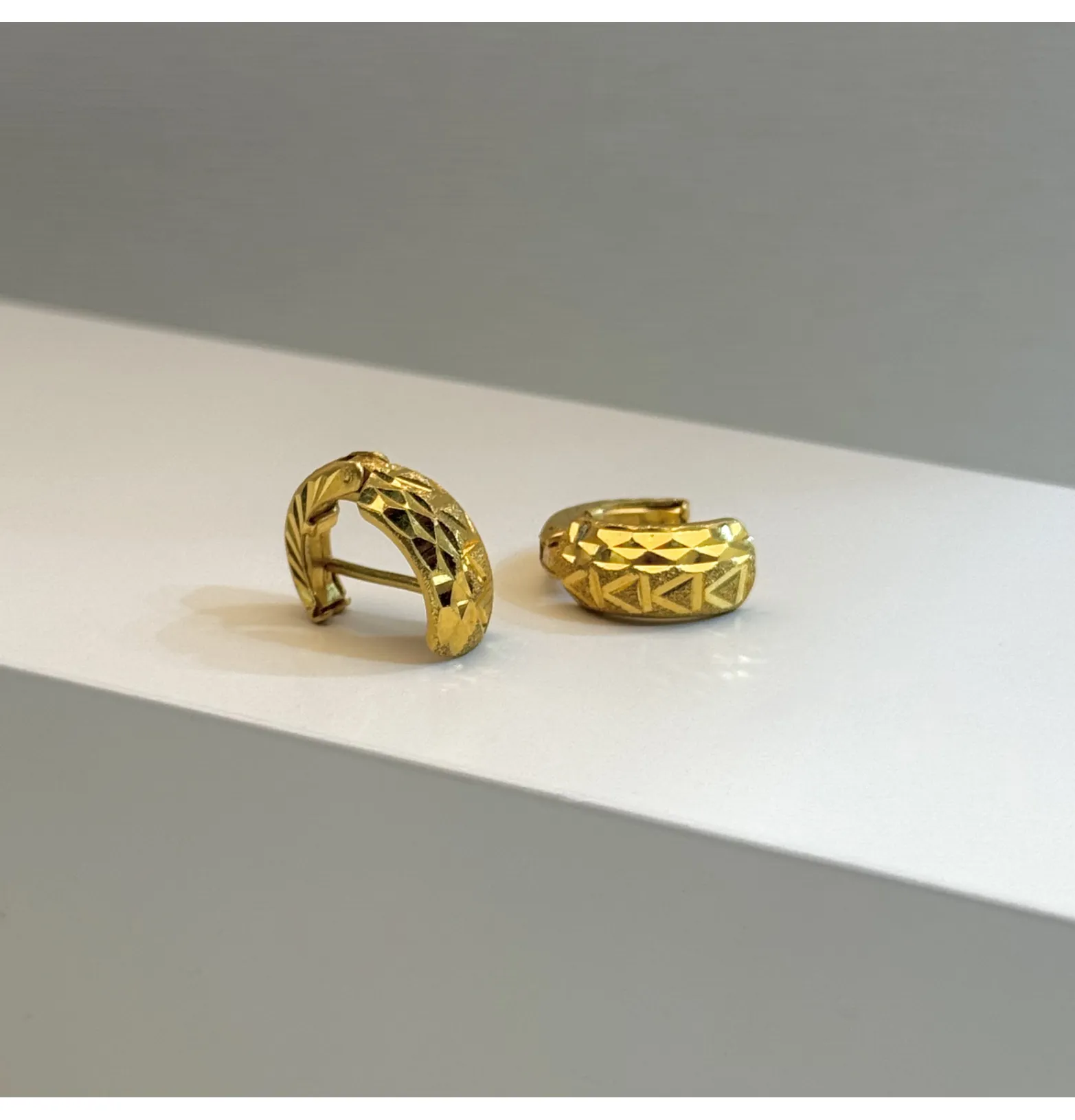 21-karat gold hoop earrings, made in the UAE