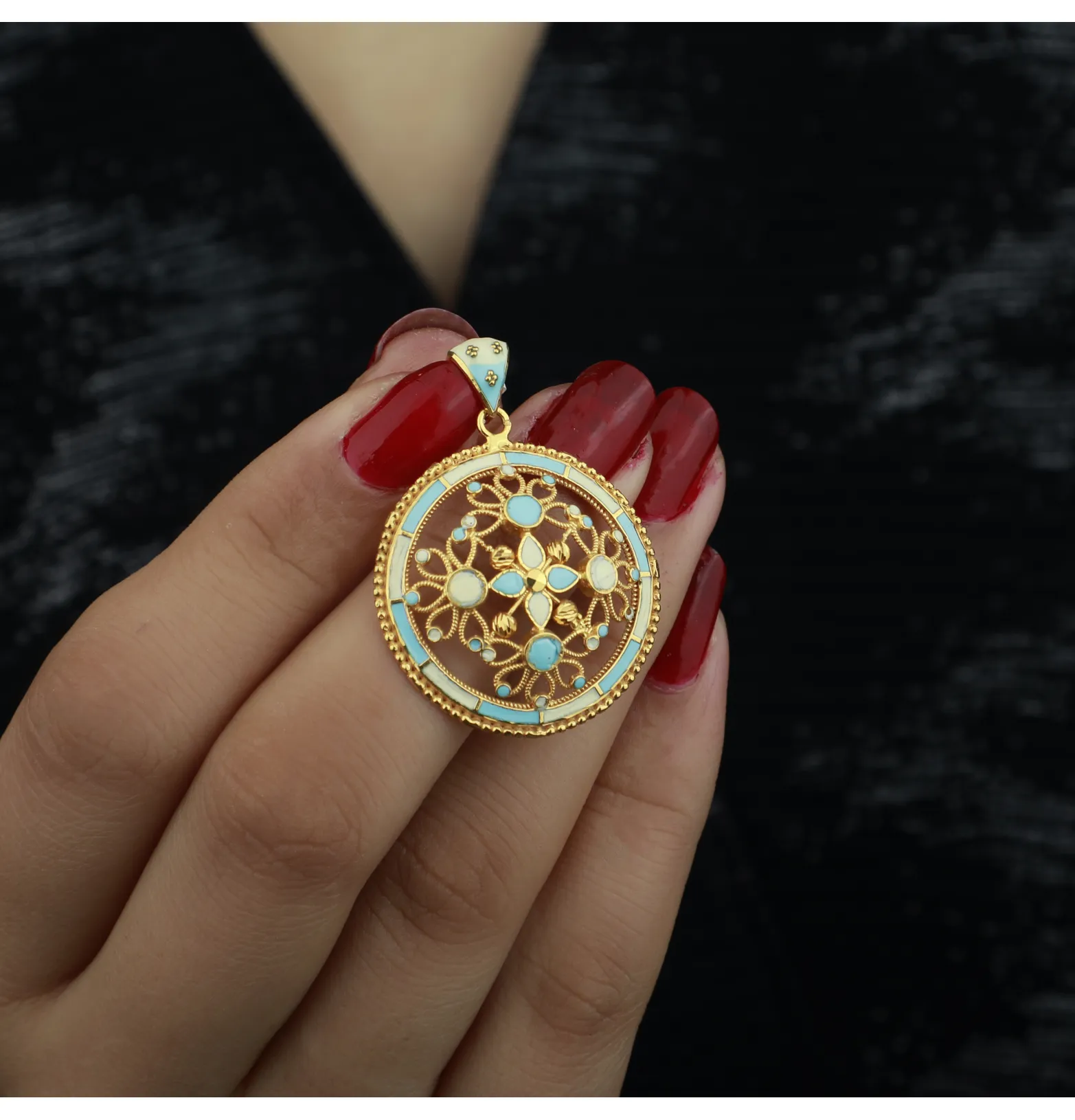 Heart pendant, 21 karat gold, Bahraini made