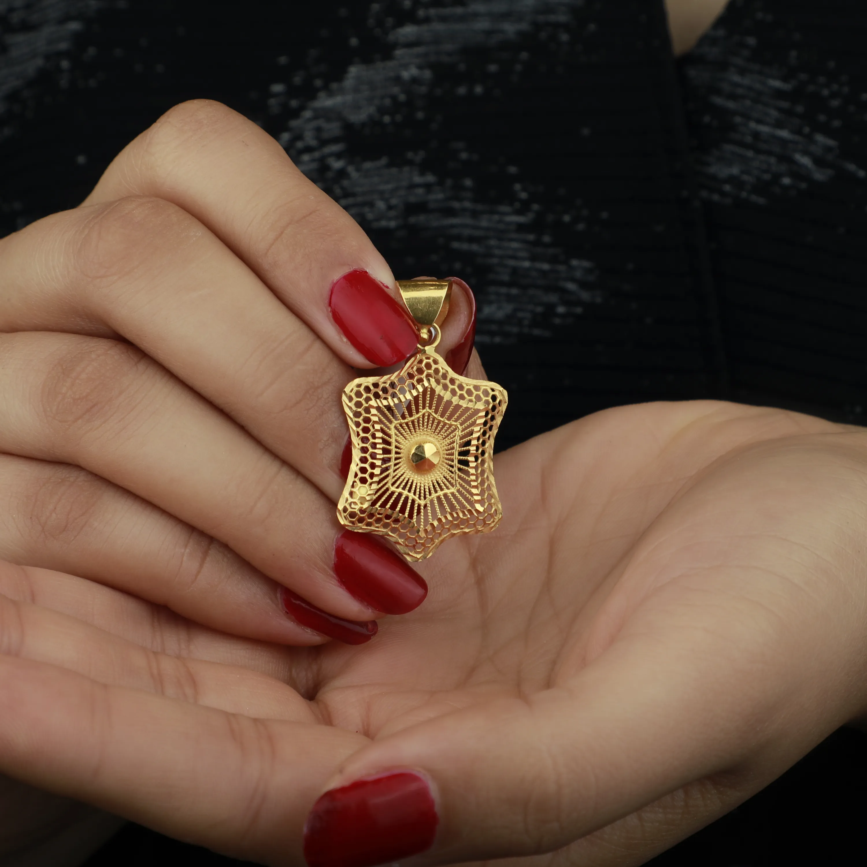 Heart-shaped pendant, 21 karat gold, Turkish made