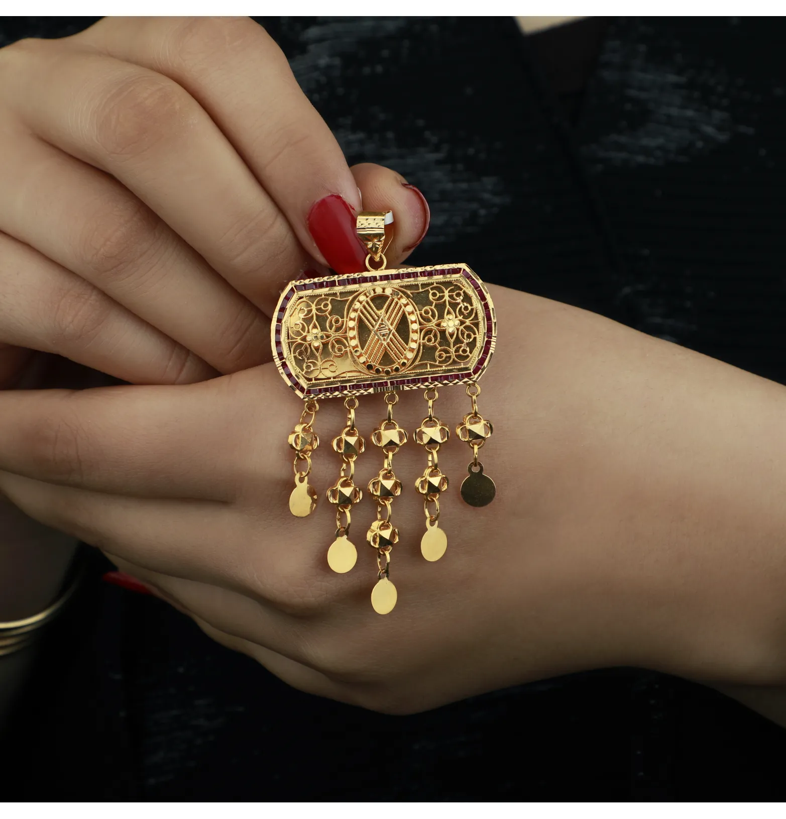 Heart pendant, 21 karat gold, Bahraini made