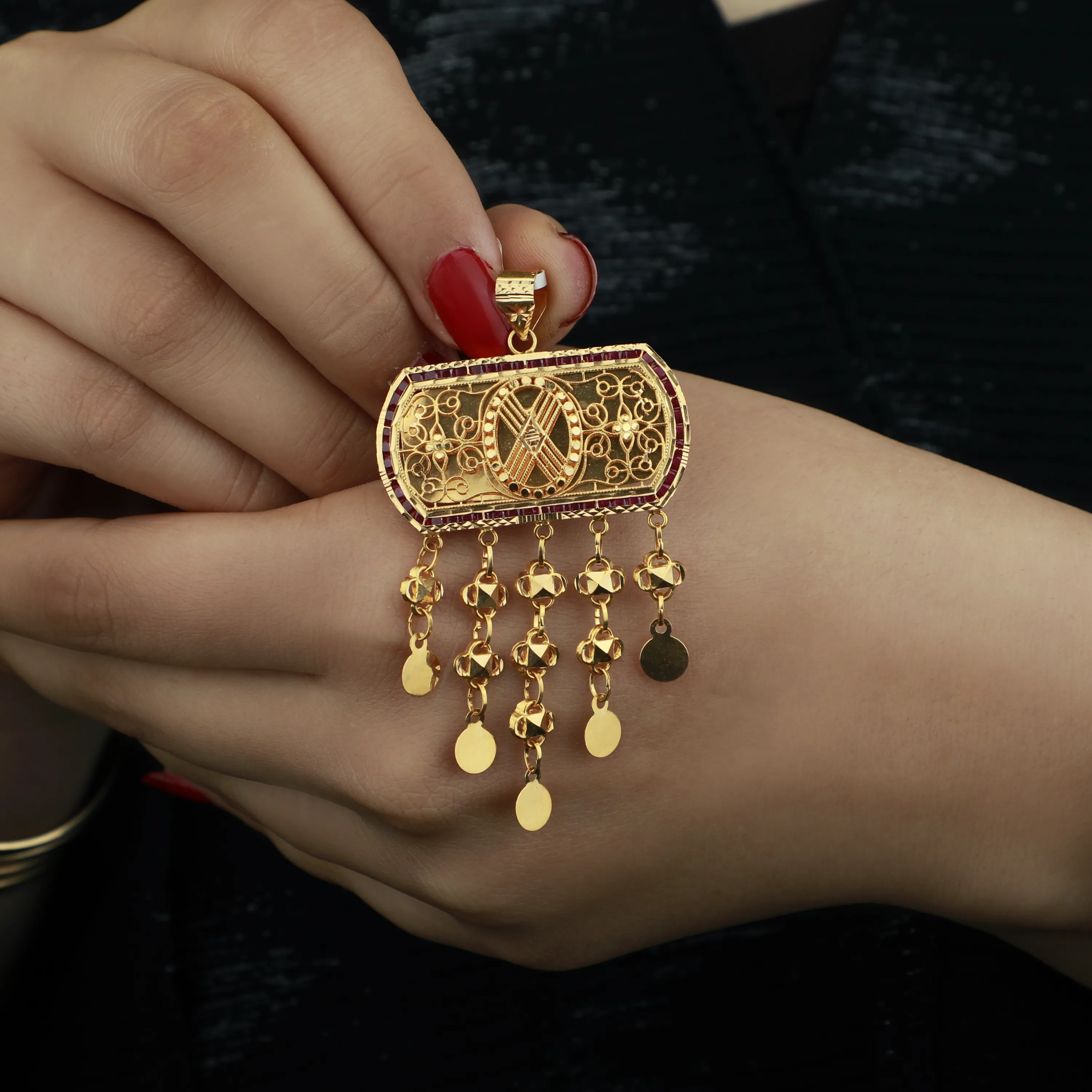 Heart pendant, 21 karat gold, Bahraini made