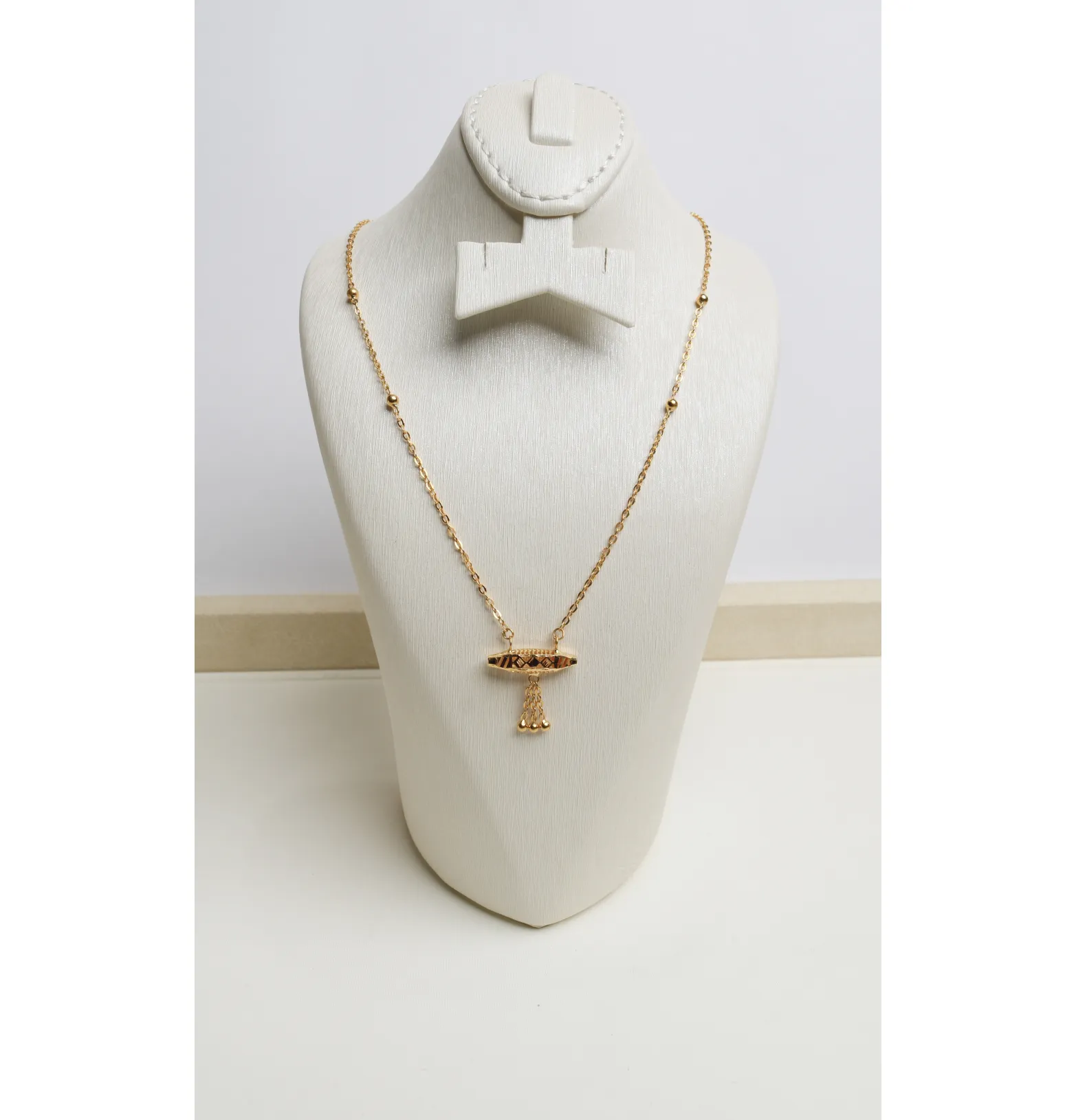 21-karat gold choker for children, made in Oman