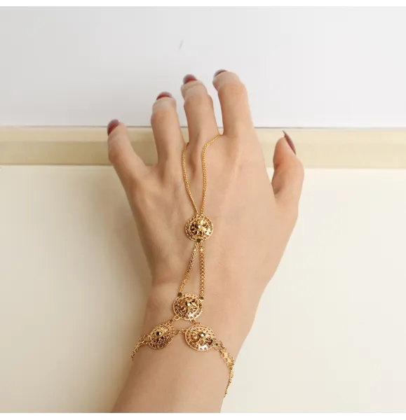 21-karat gold hand, Omani made