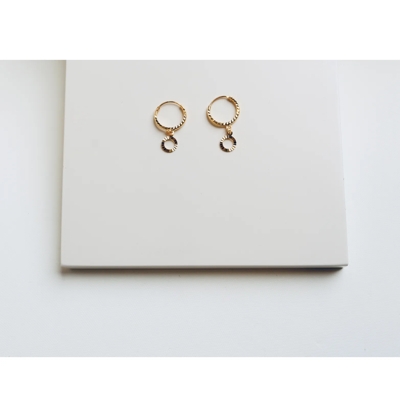 Children's round earrings, 21 karat gold, made in Singapore