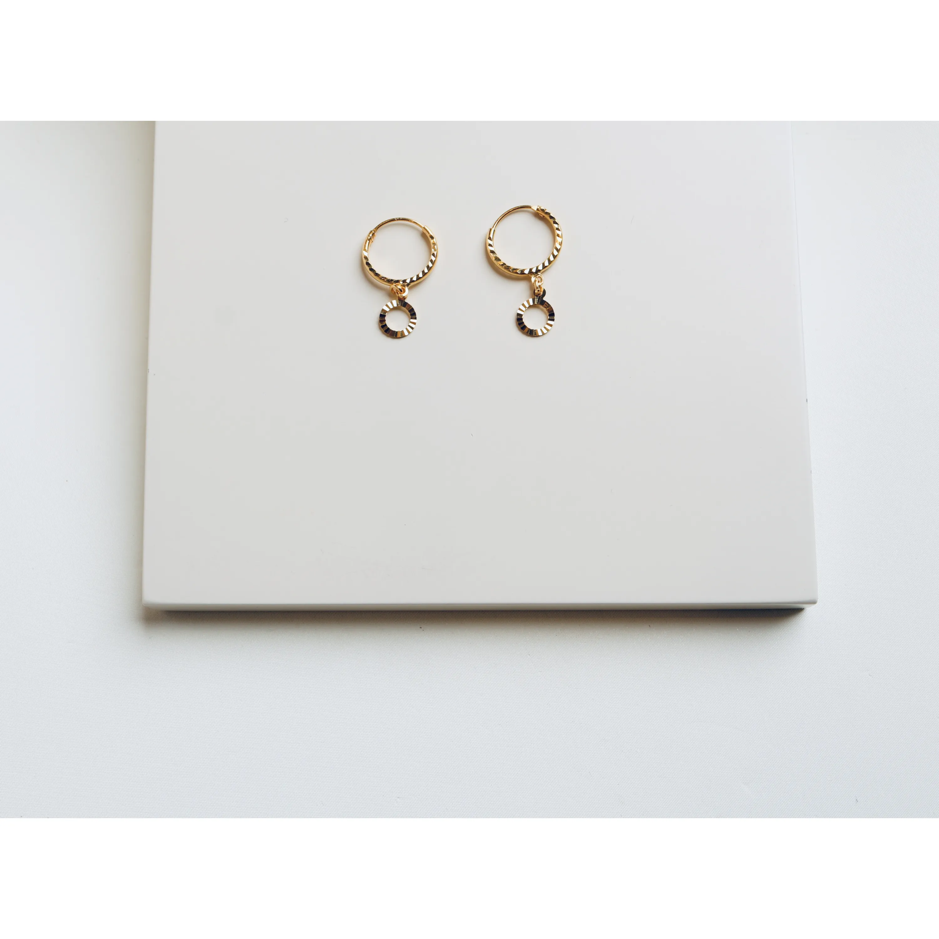 Children's round earrings, 21 karat gold, made in Singapore
