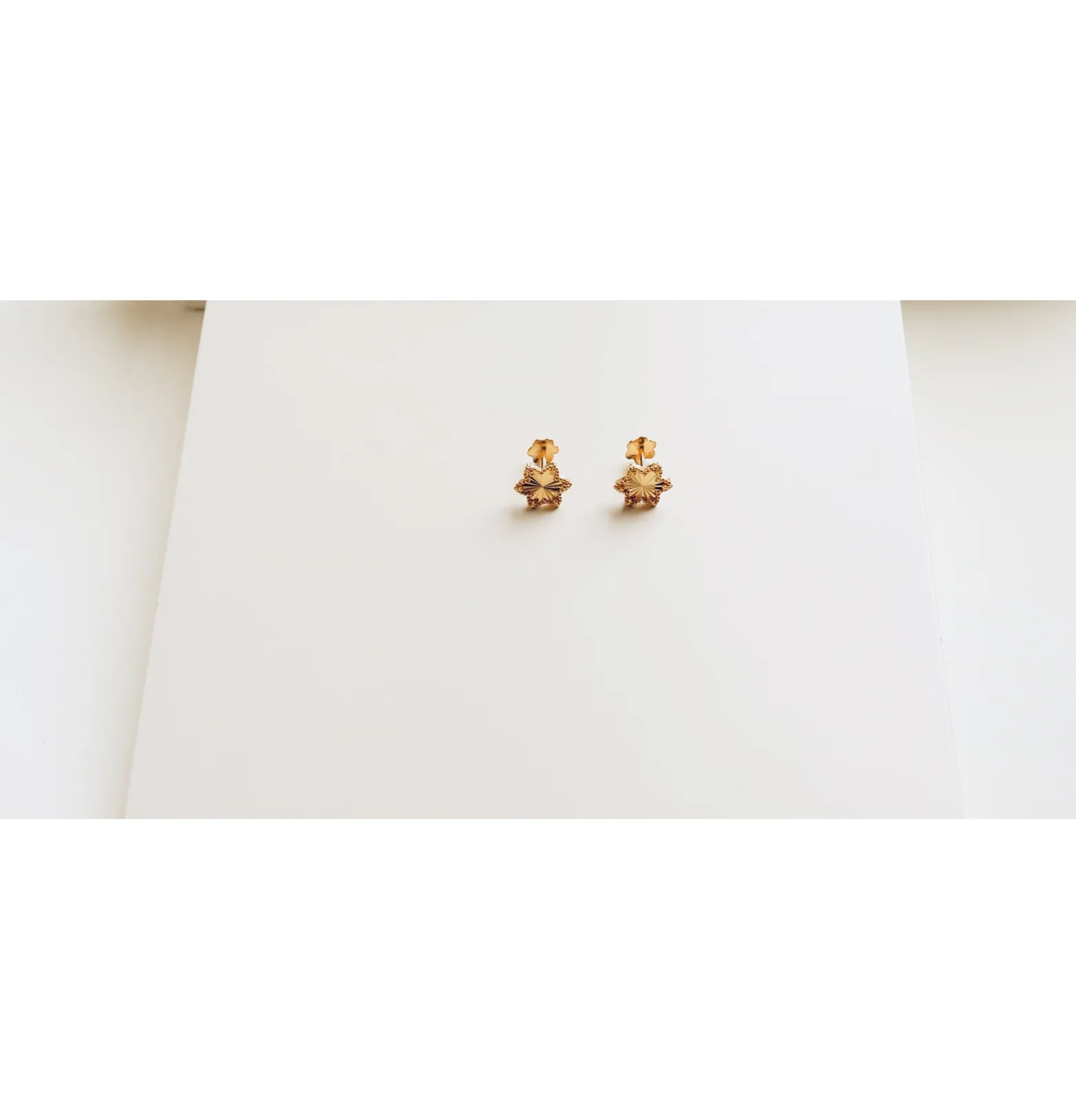 Children's net earrings, 21 karat gold, made in Singapore