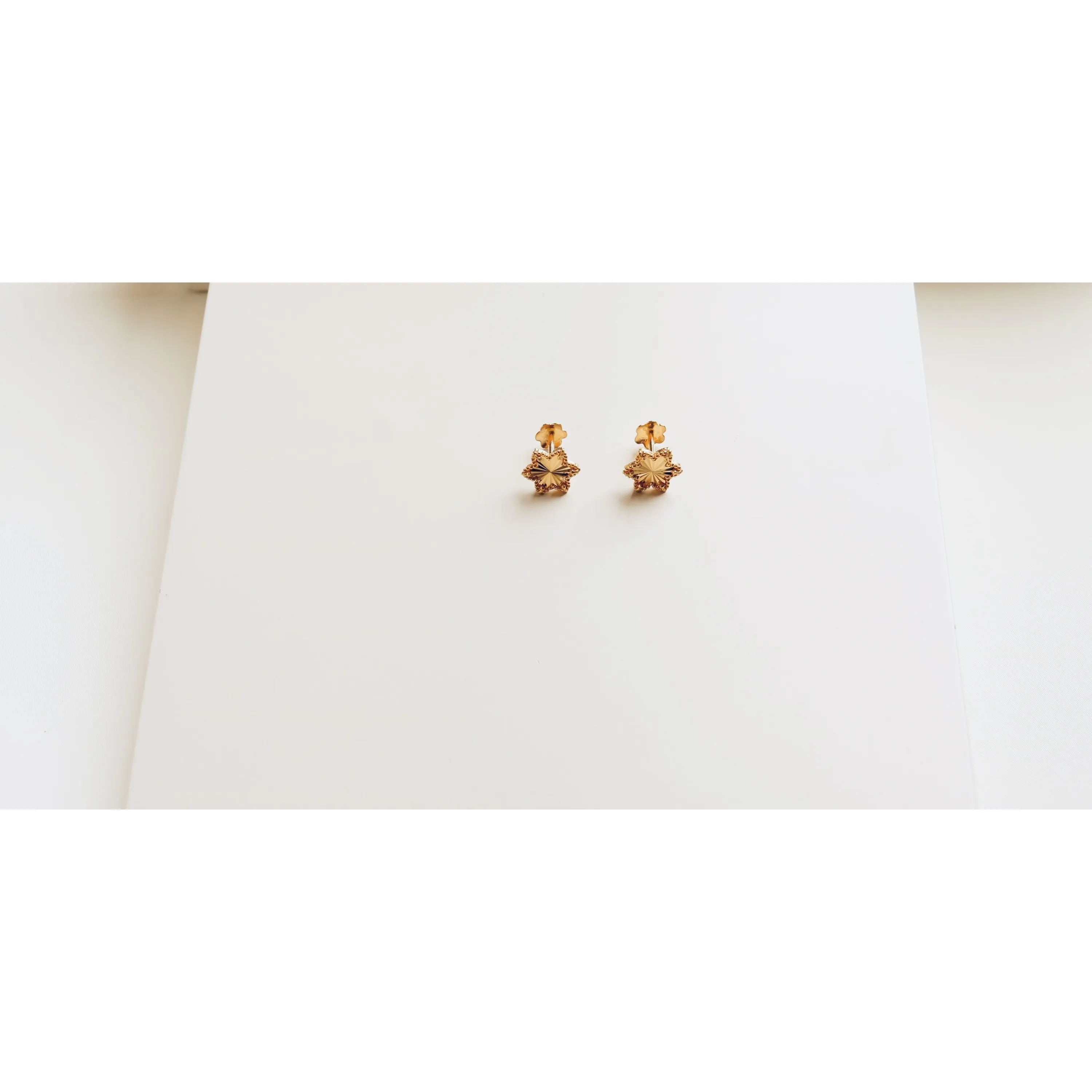 Children's net earrings, 21 karat gold, made in Singapore
