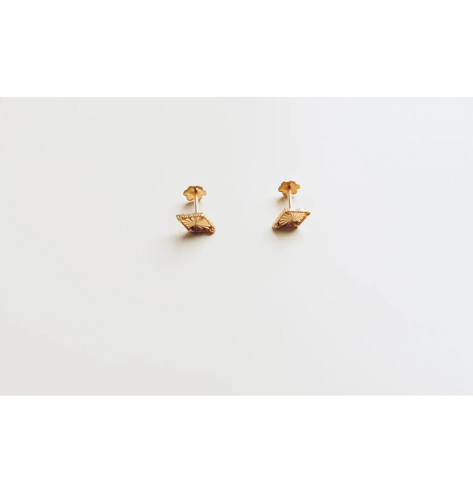 Children's net earrings, 21 karat gold, made in Singapore