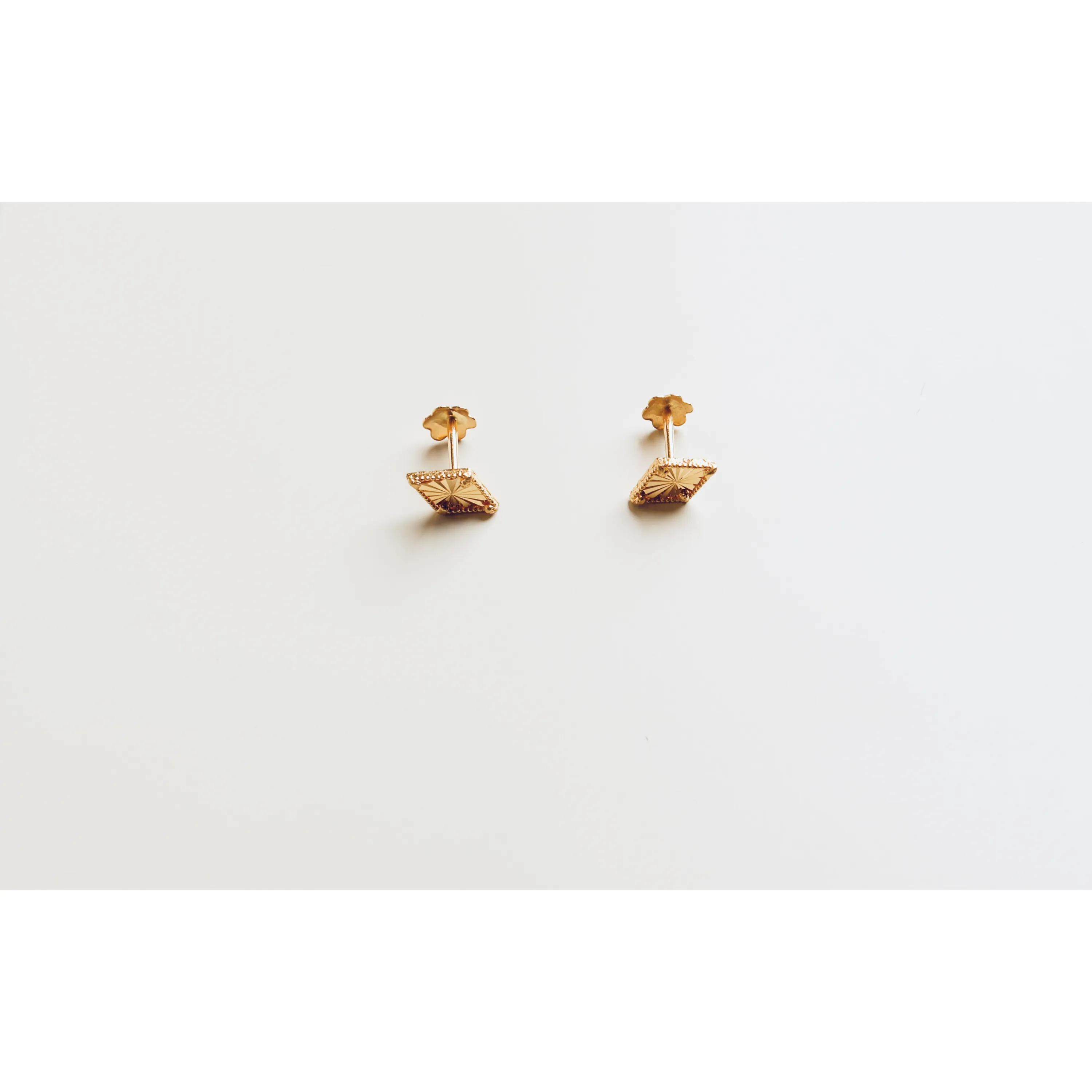 Children's net earrings, 21 karat gold, made in Singapore
