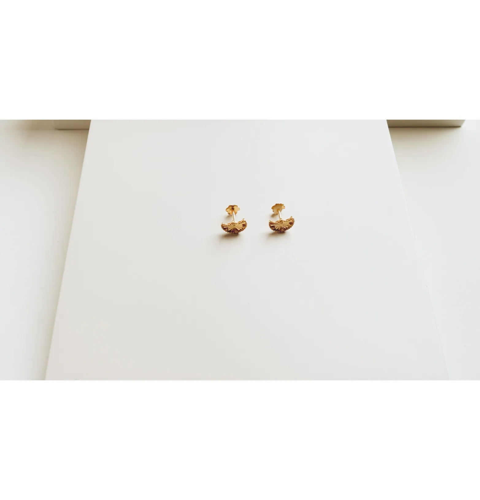 Children's net earrings, 21 karat gold, made in Singapore