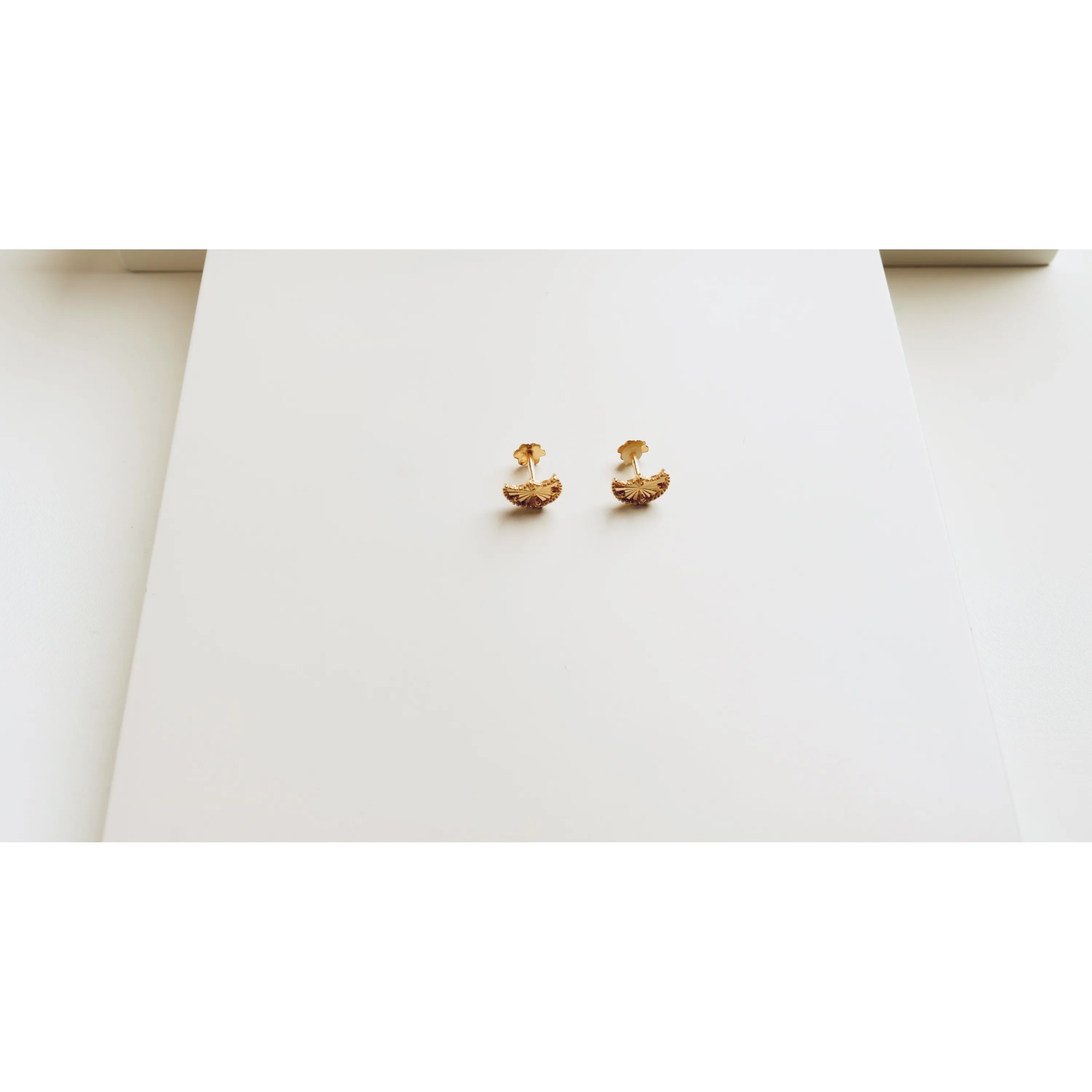 Children's net earrings, 21 karat gold, made in Singapore