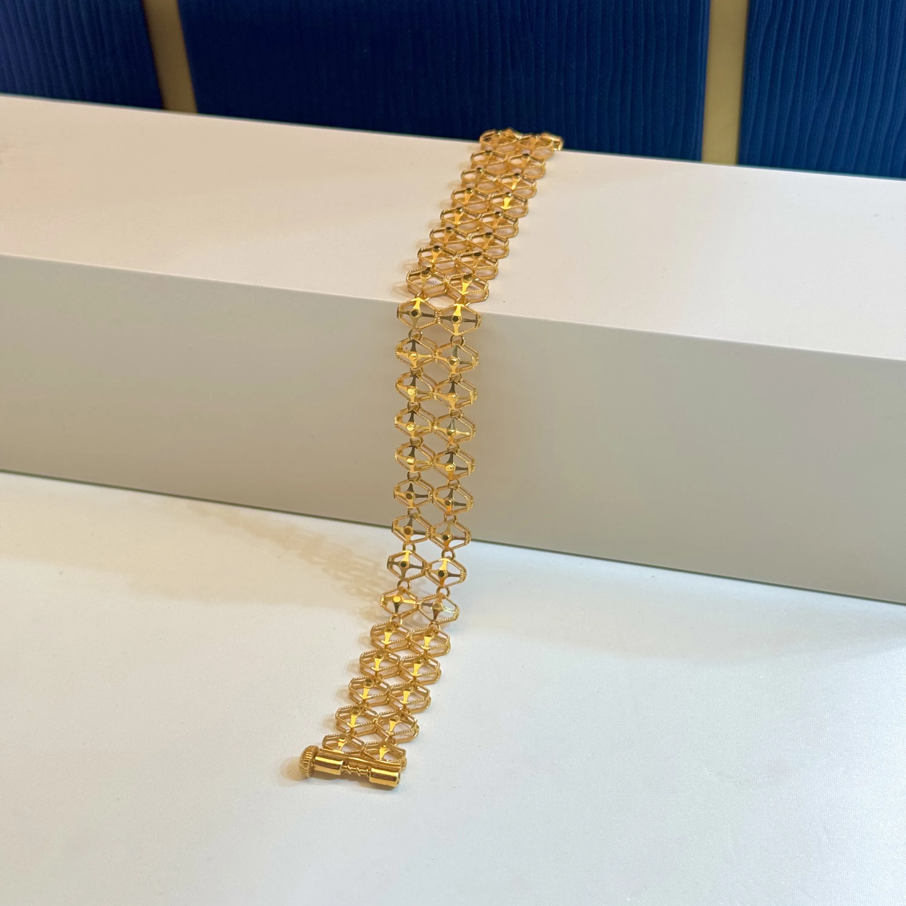21 karat gold bracelet, Kuwaiti made