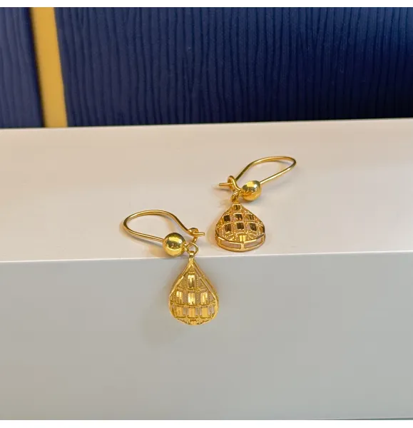 21-karat gold pendant earrings, made in Singapore