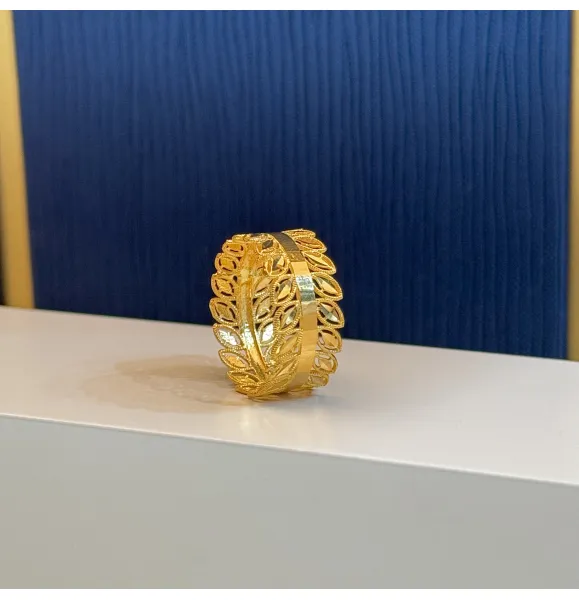 21-karat gold ring, made in the UAE