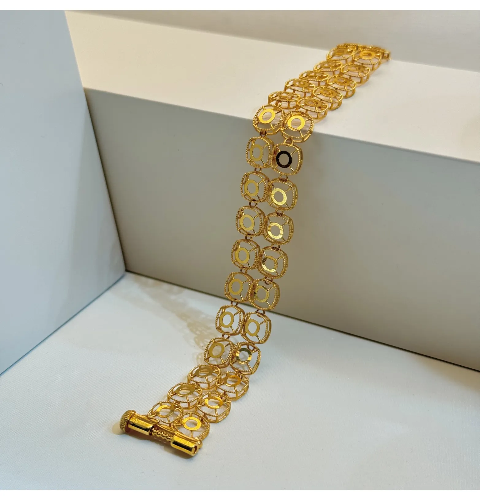 21 karat gold bracelet, Kuwaiti made