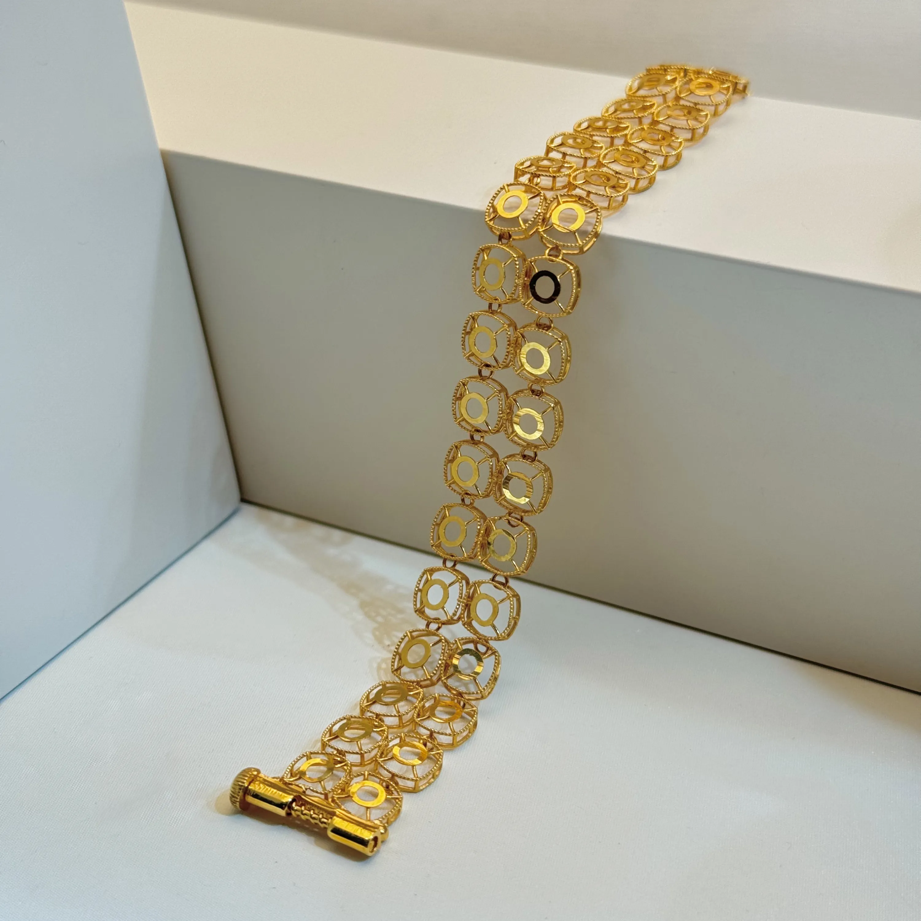 21 karat gold bracelet, Kuwaiti made