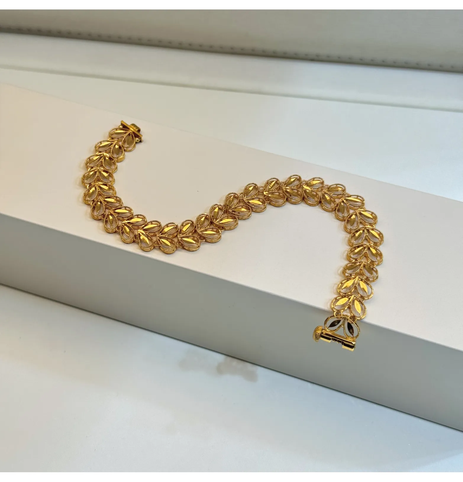 21 karat gold bracelet, Kuwaiti made