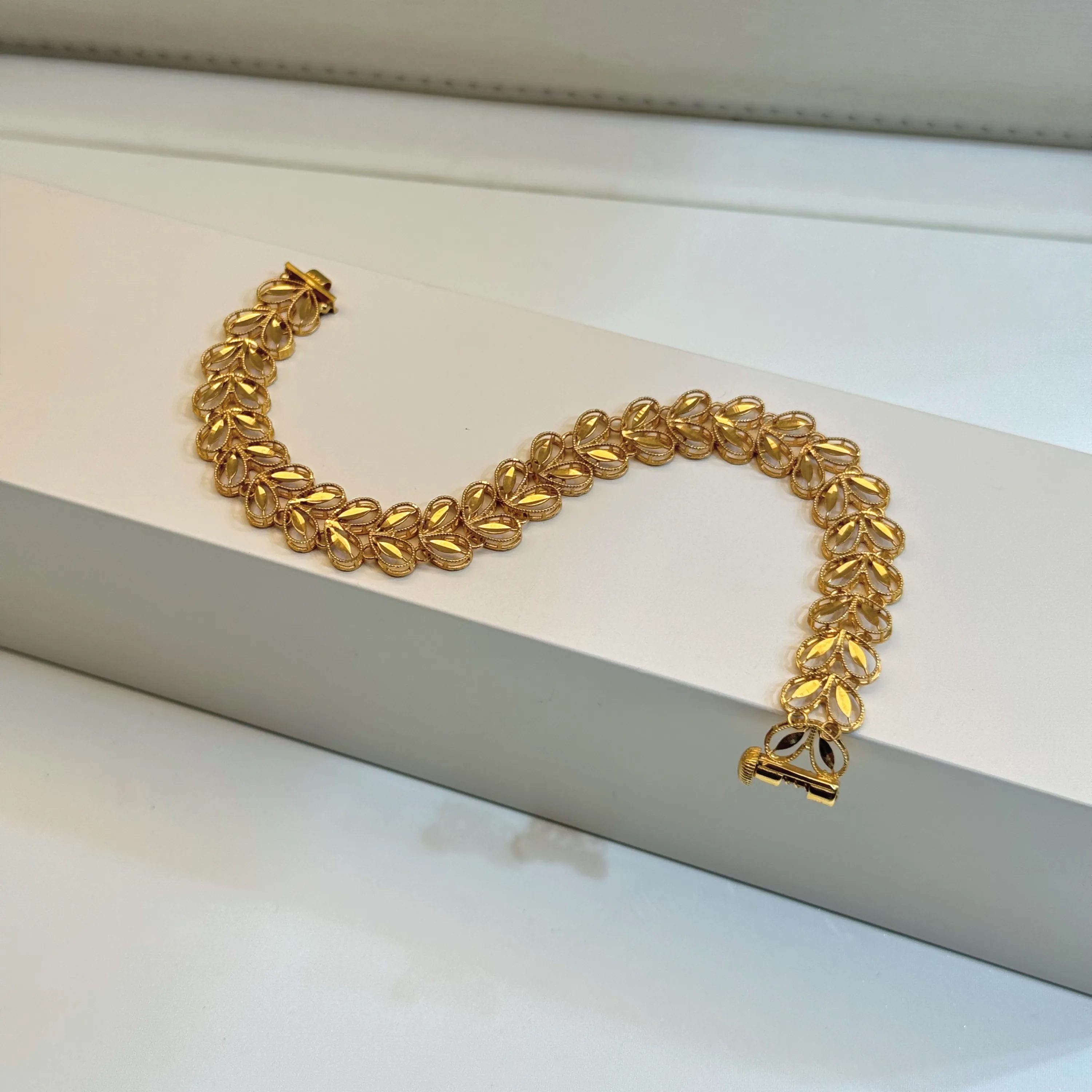 21 karat gold bracelet, Kuwaiti made