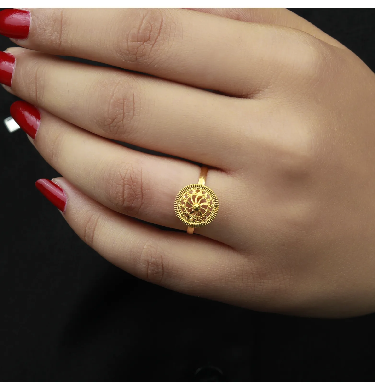 21-karat gold ring, Omani made
