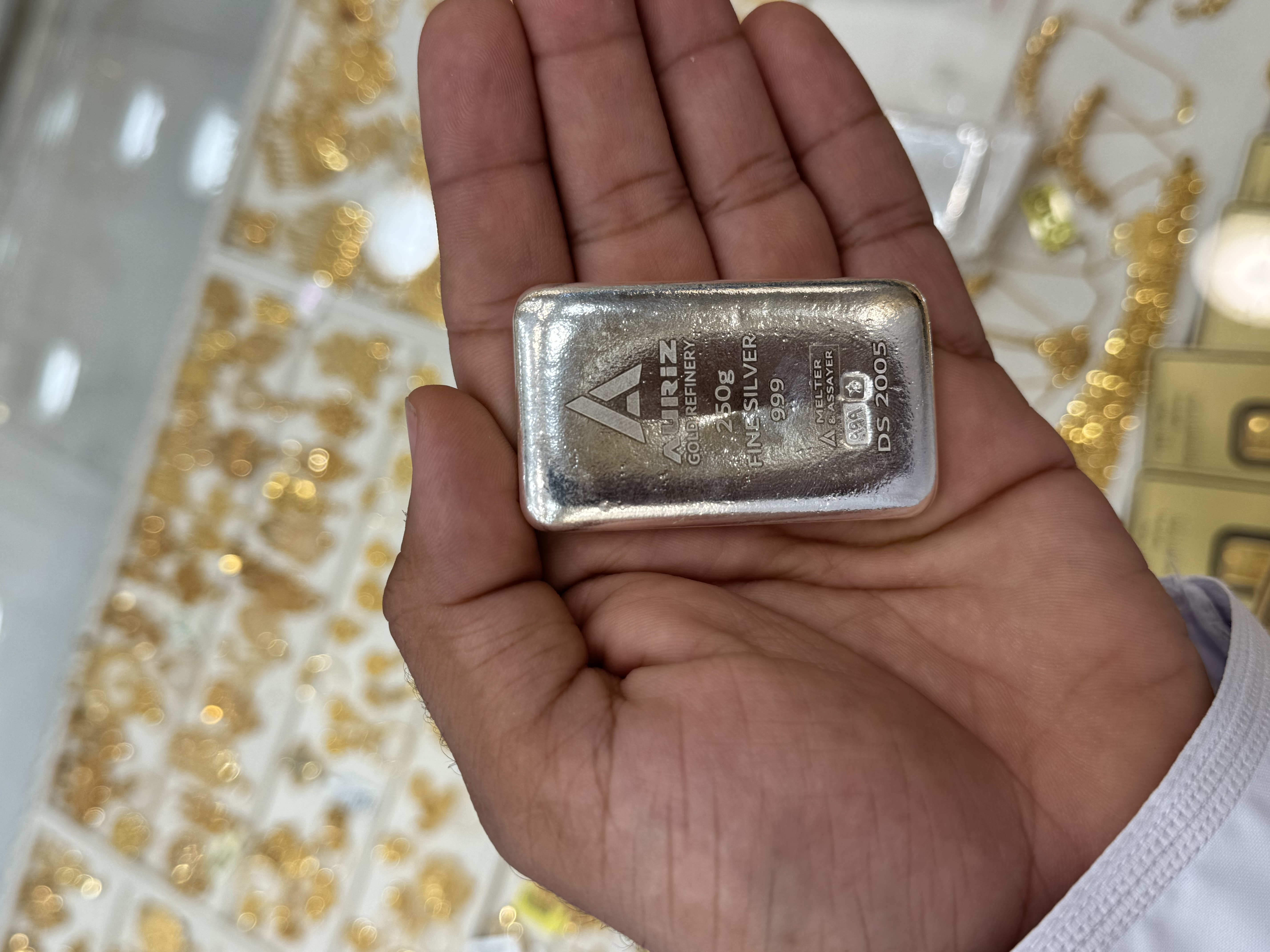 250 g 999 silver bar - purchase by whatsapp only 97111978 - (G-0016) 250 g 999 silver bar - purchase by whatsapp only 97111978 - (G-0016)