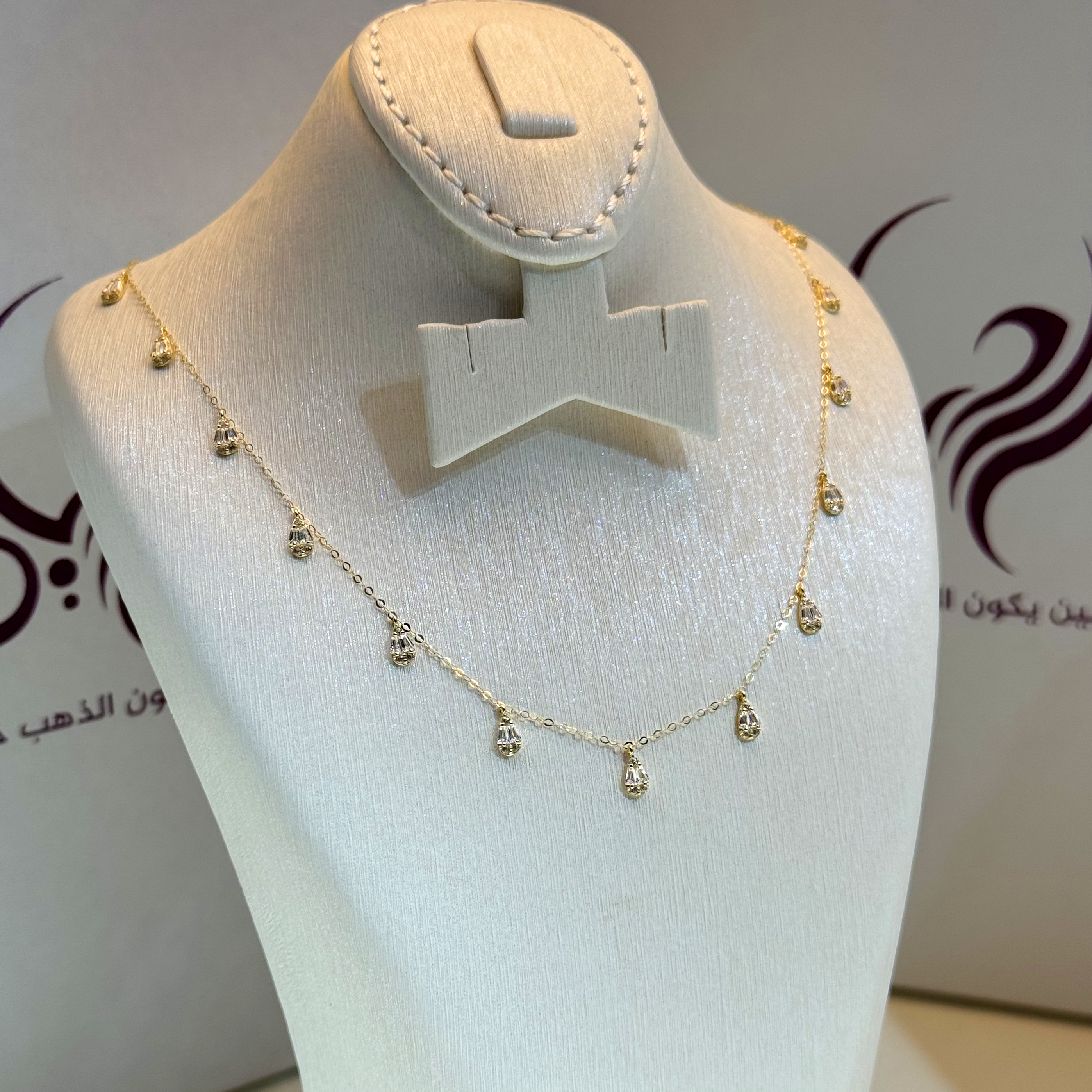 18 karat gold choker, made in Turkey - (H-1114) 18 karat gold choker, made in Turkey - (H-1114)