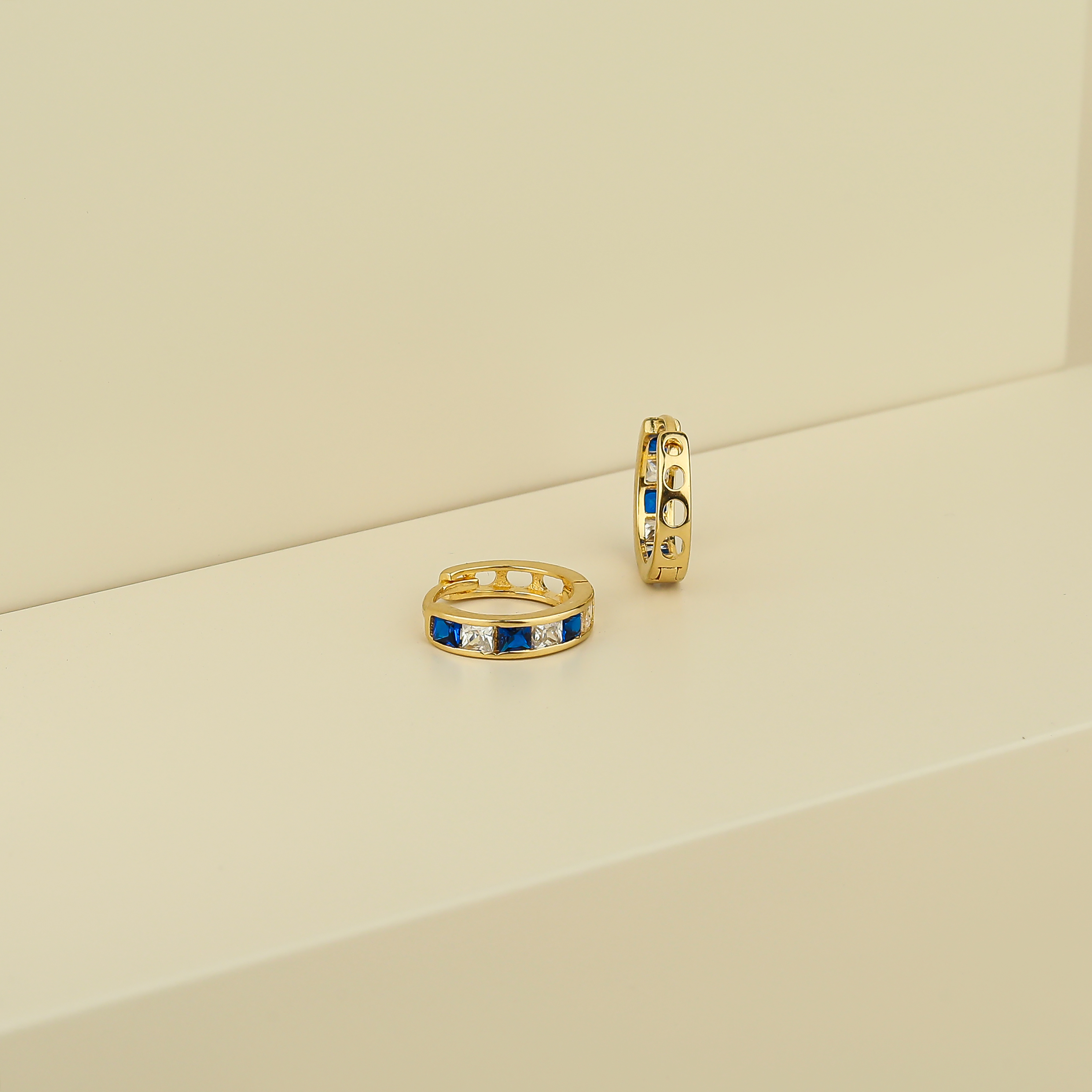 18k gold crescent hoop earrings, made in Turkey - (H-0199)