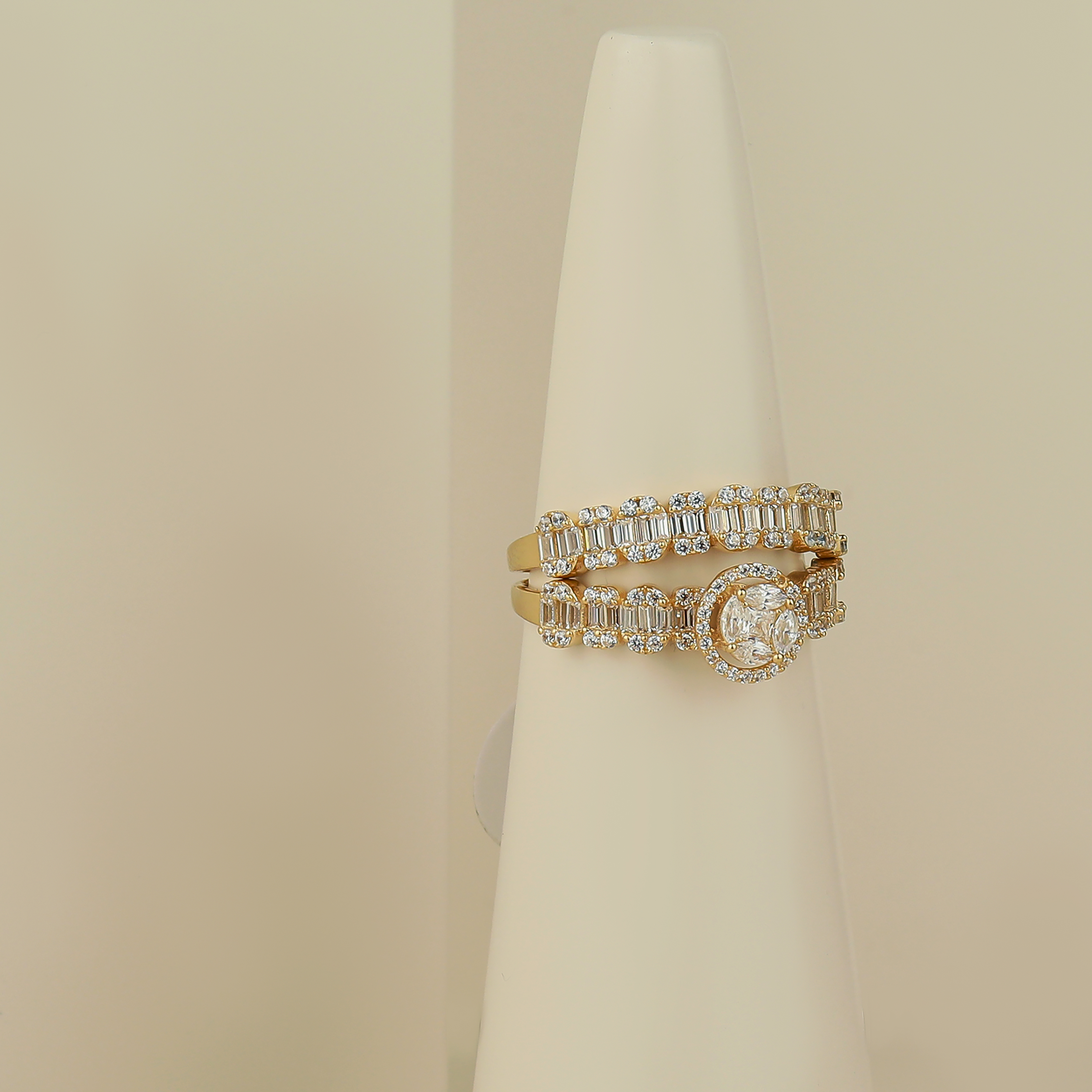 18 karat gold ring, made in Turkey - (H-0426) 18 karat gold ring, made in Turkey - (H-0426)