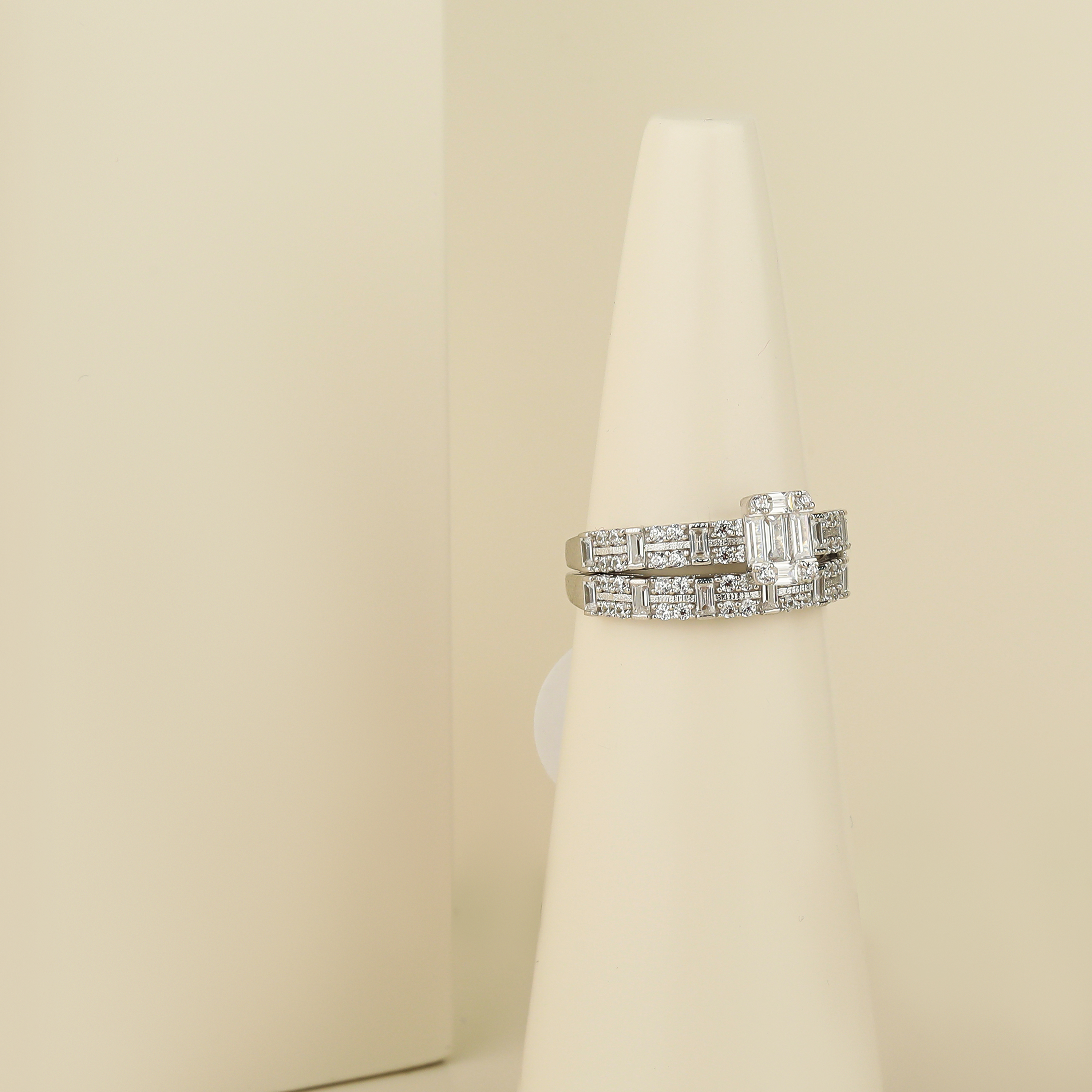 18 karat white gold ring, made in Turkey - (H-0436)