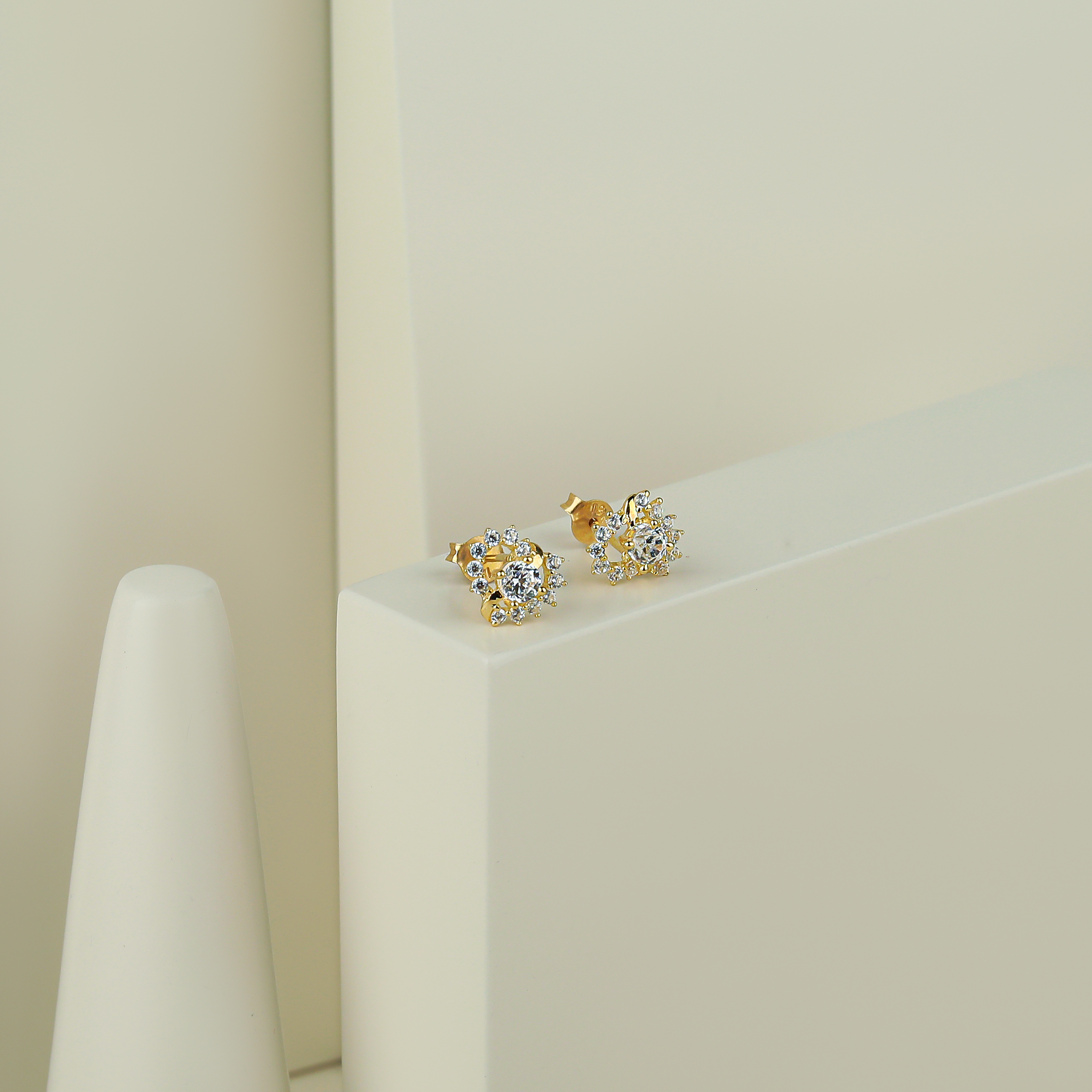 18 karat gold net ring, made in Turkey - (H-0443)