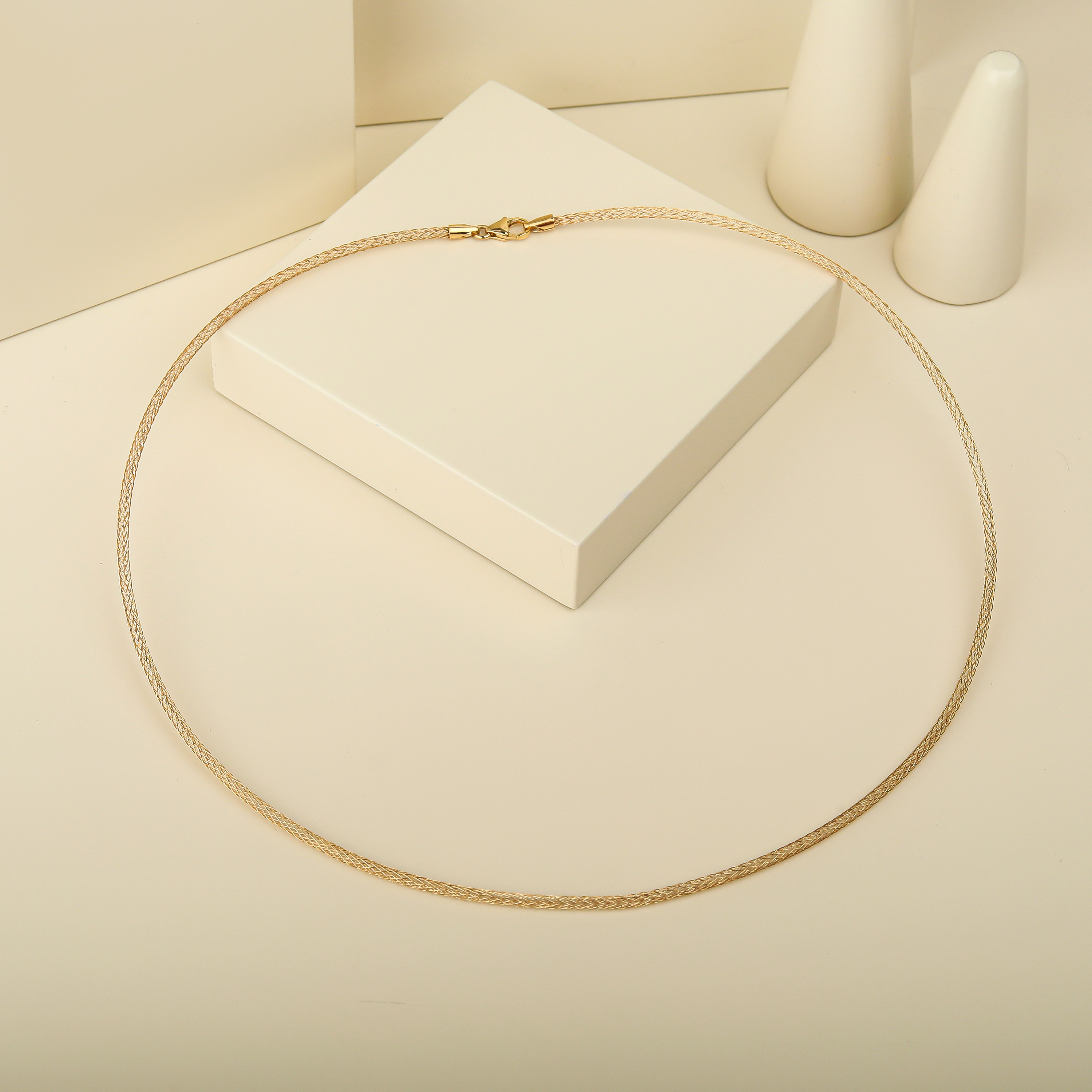 18 karat gold choker, Italian made - (H-0466) 18 karat gold choker, Italian made - (H-0466)