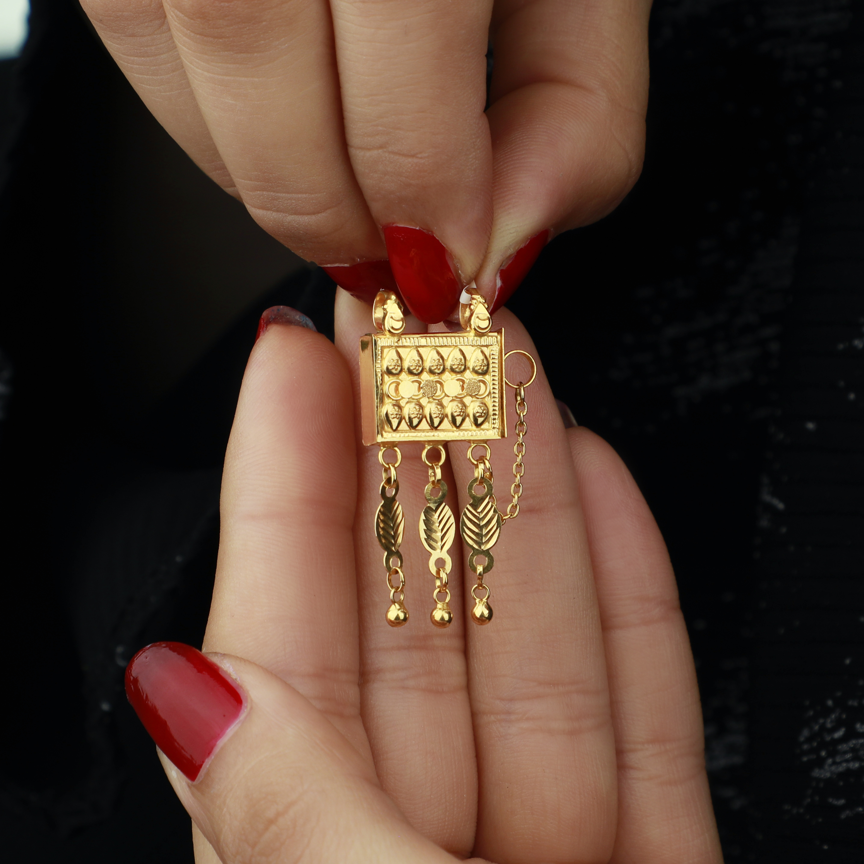 Heart-shaped pendant, 21-karat gold, Omani made - (N-0193)