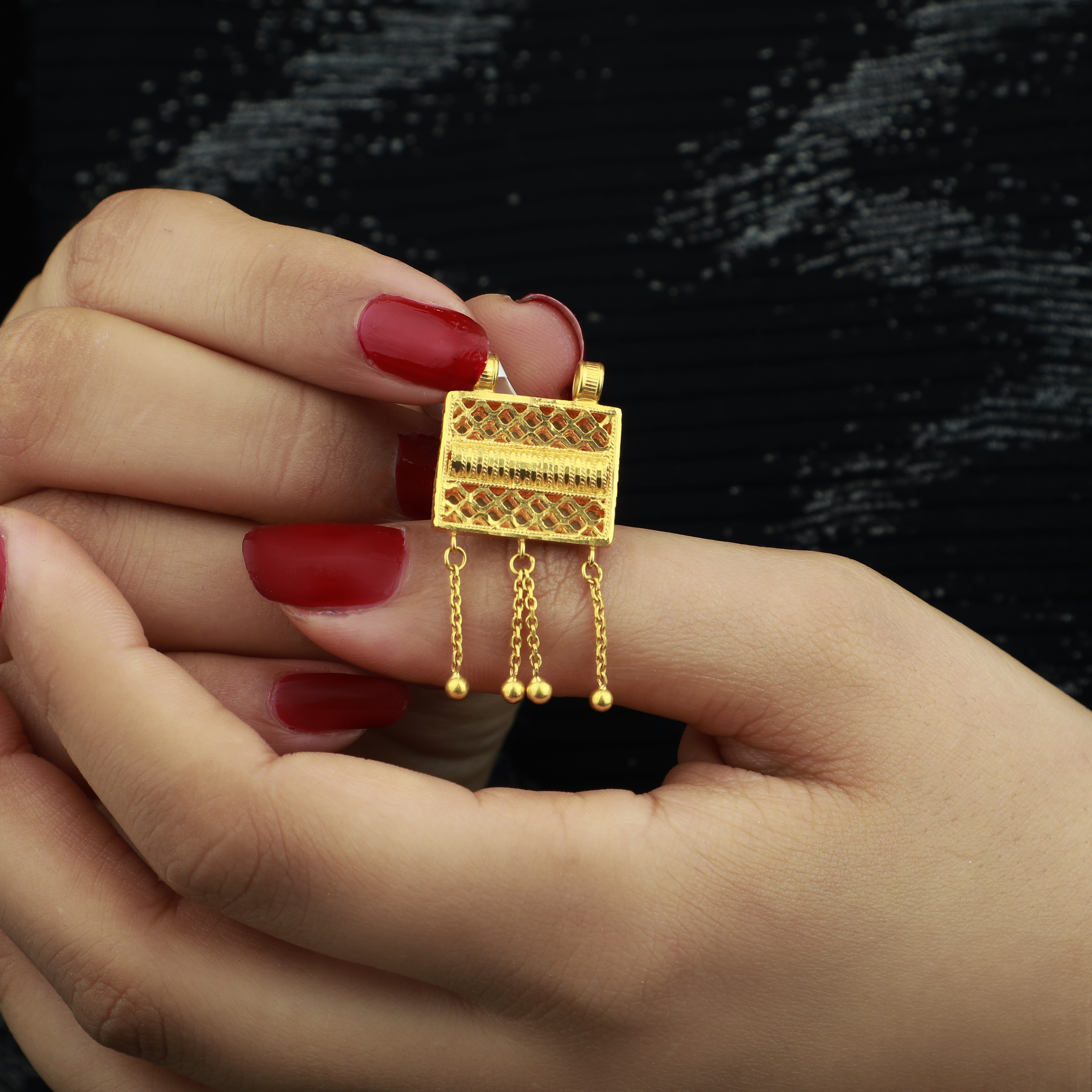 Heart pendant, 21 karat gold, made in the UAE - (N-0197) Heart pendant, 21 karat gold, made in the UAE - (N-0197)