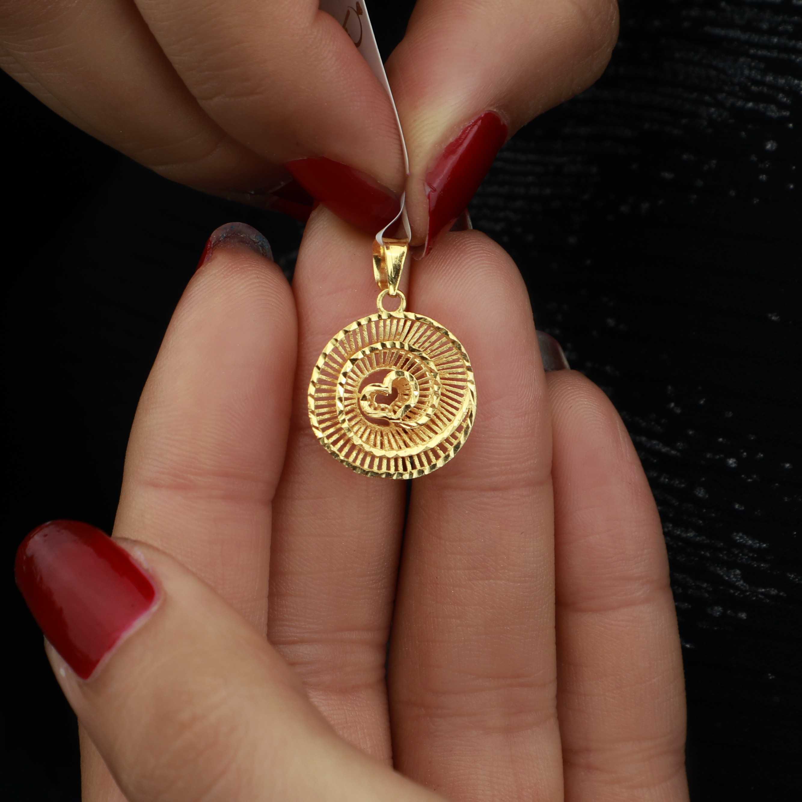 Heart pendant, 21 karat gold, made in the UAE - (N-0198) Heart pendant, 21 karat gold, made in the UAE - (N-0198)