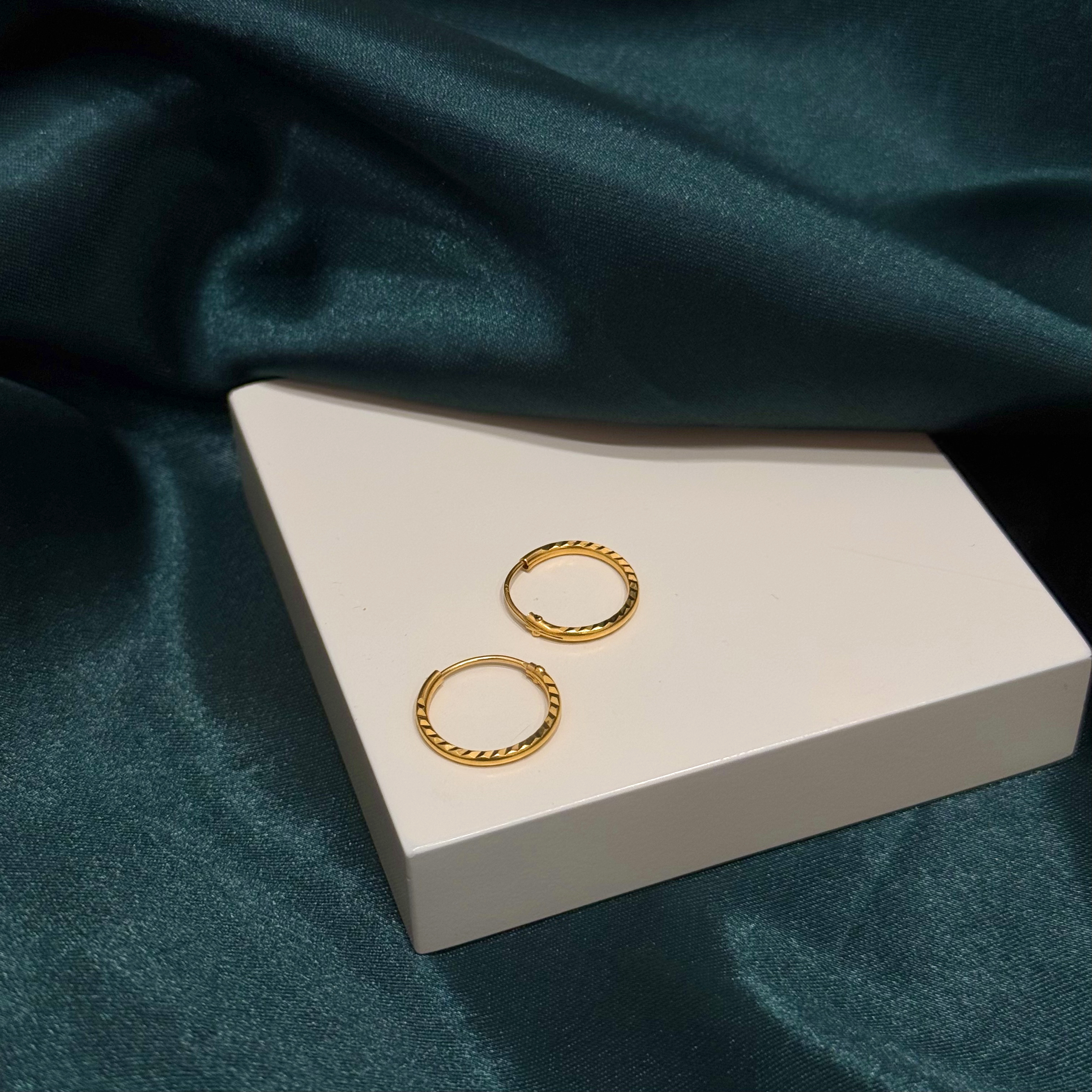 Crescent-shaped earrings for children, 21 karat gold, made in Singapore - (N-0260)