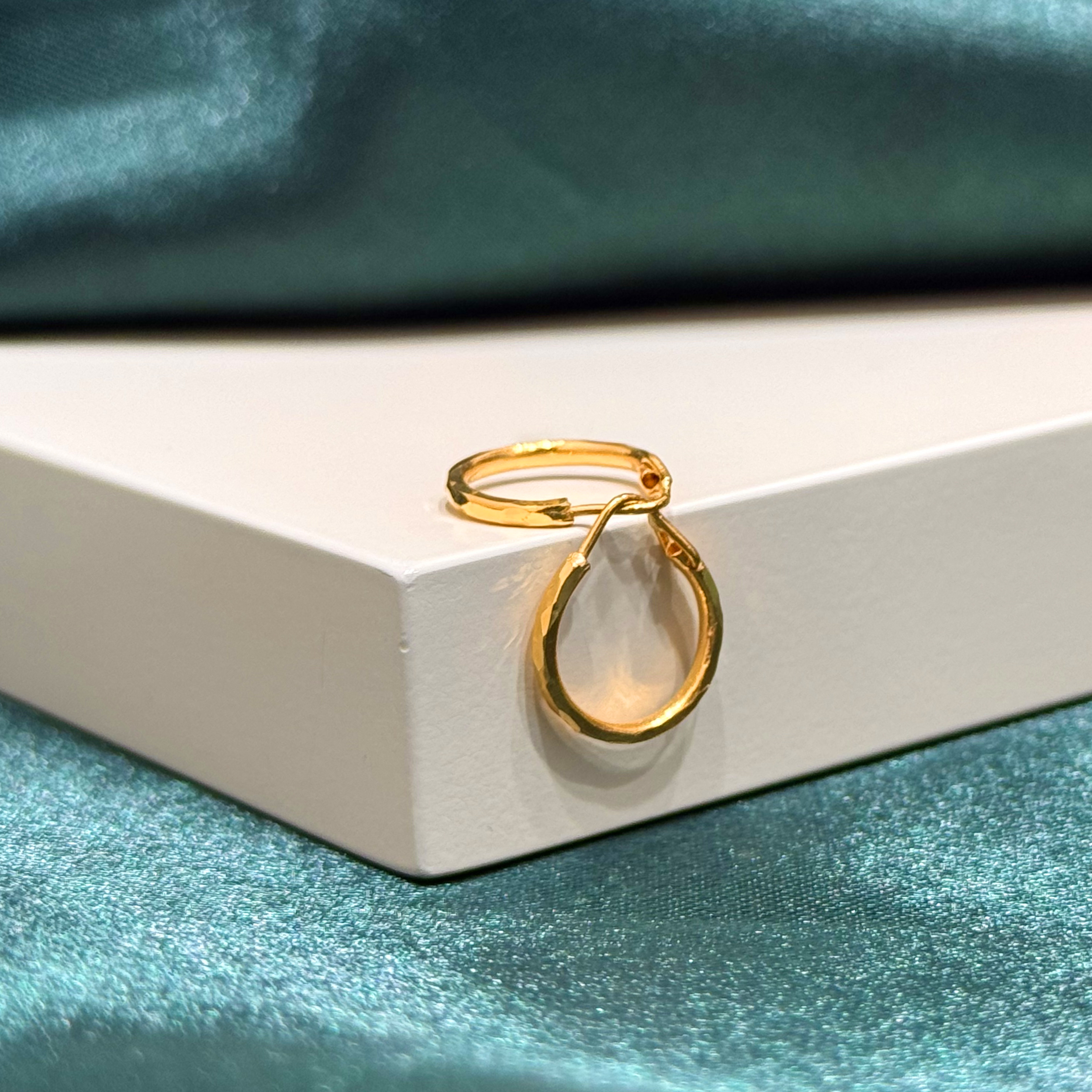 Crescent-shaped earrings for children, 21 karat gold, made in Singapore - (N-0261)
