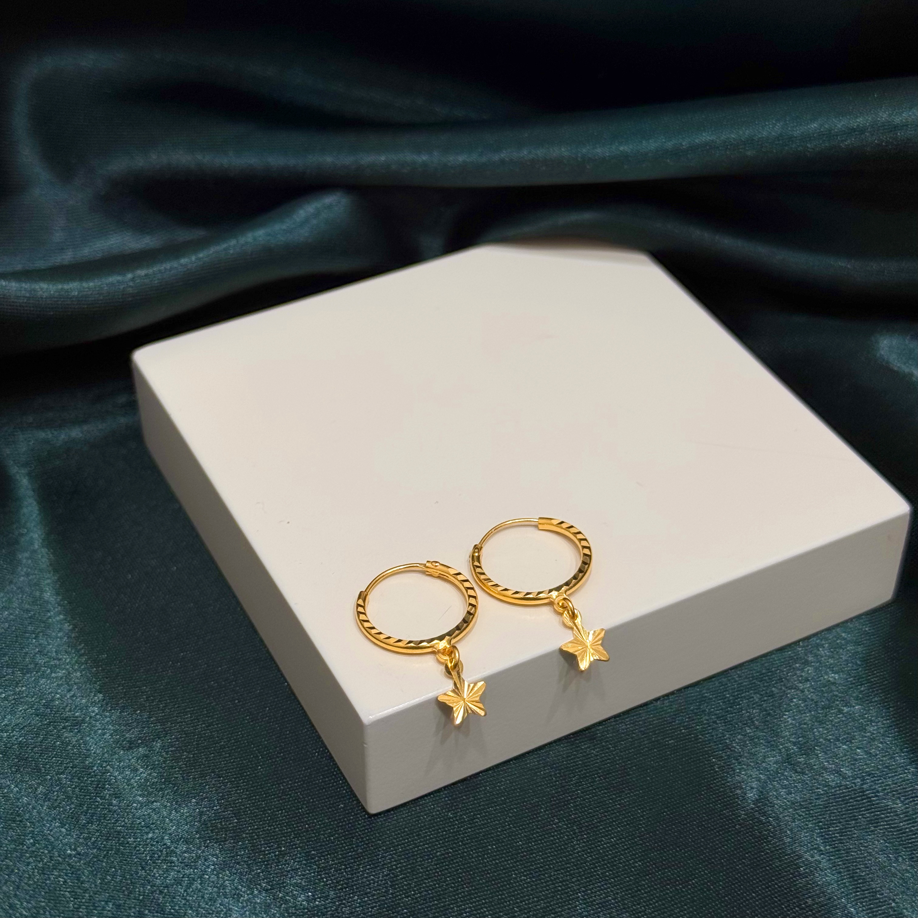 Crescent-shaped earrings for children, 21 karat gold, made in Singapore - (N-0263)