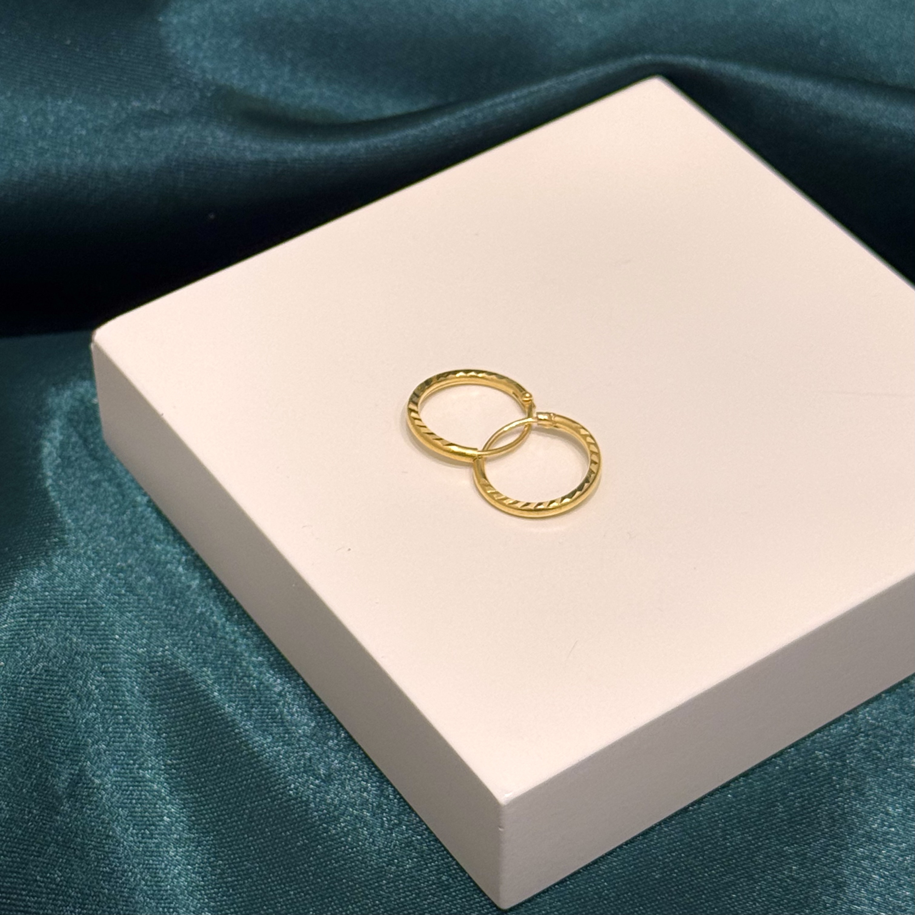 Crescent-shaped earrings for children, 21 karat gold, made in Singapore - (N-0264)