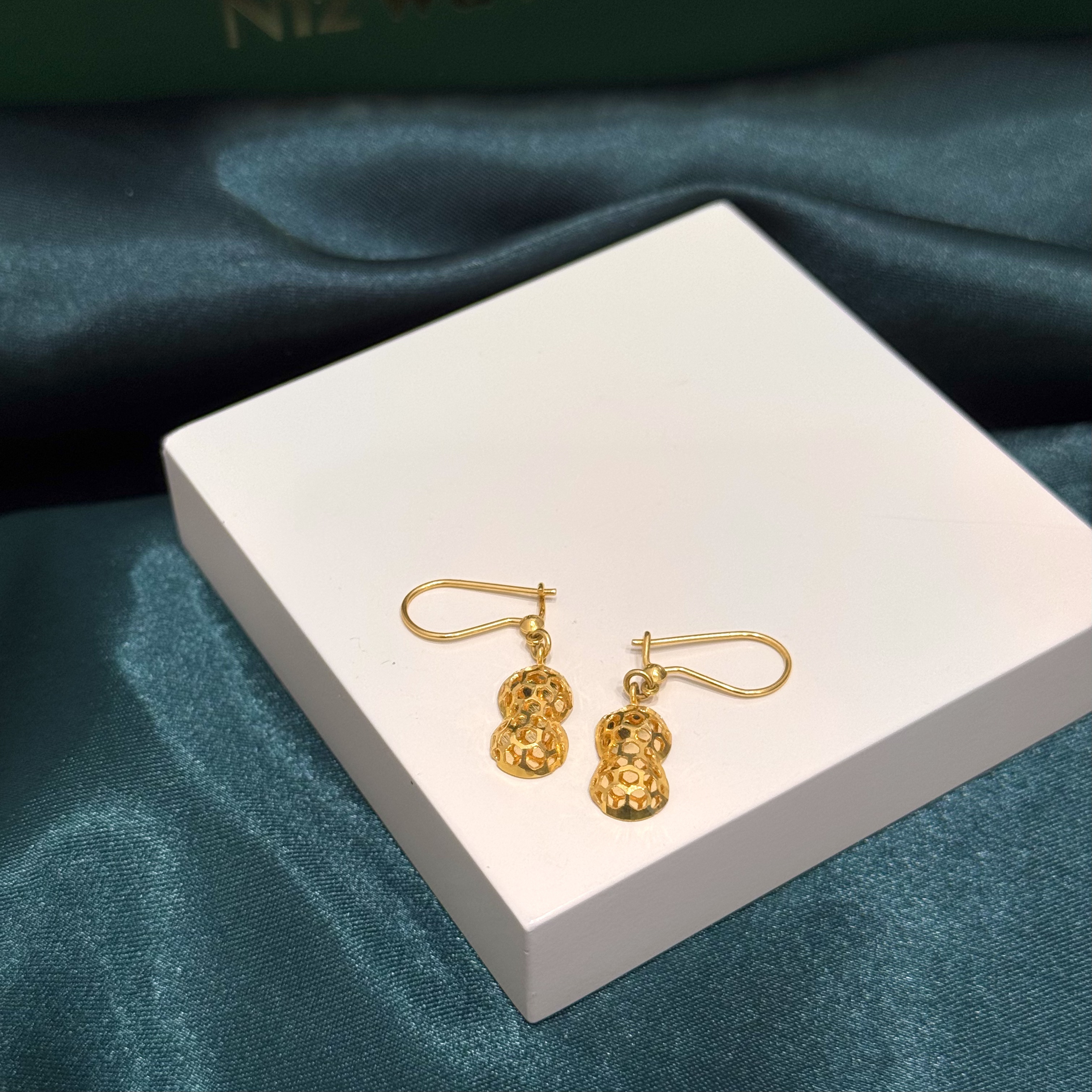 Children's pendant earrings, 21 karat, made in Singapore - (N-0265)