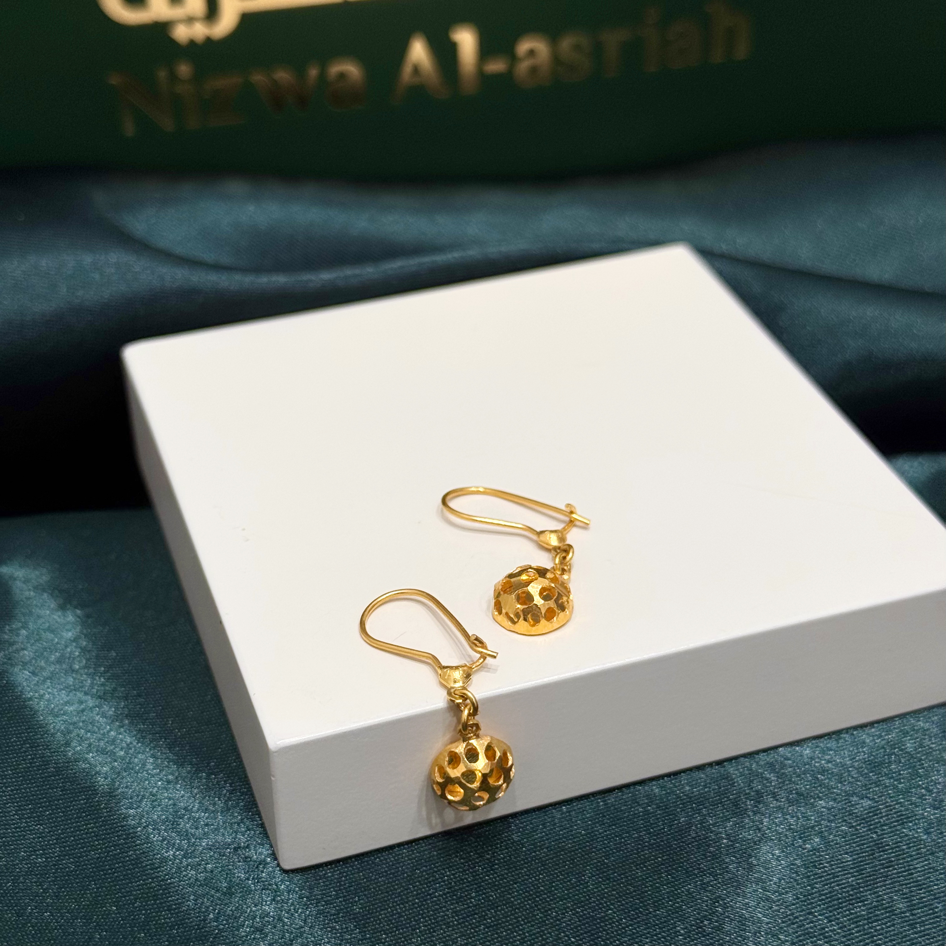 Children's pendant earrings, 21 karat, made in Singapore - (N-0268)