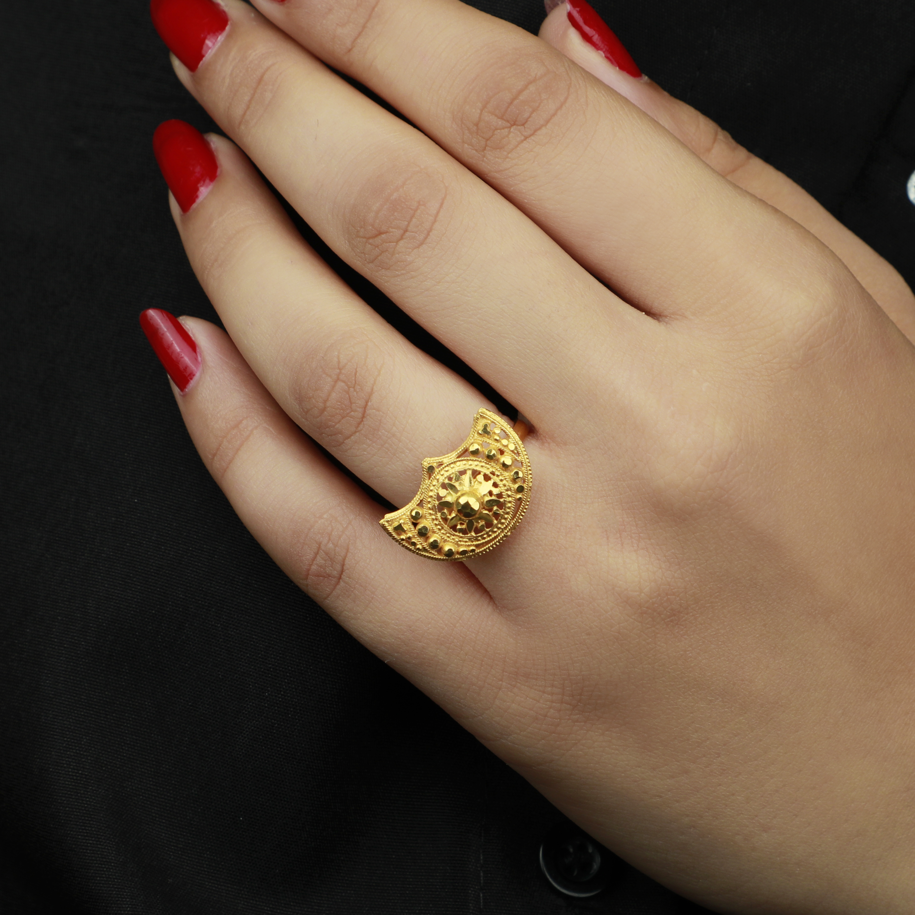 21-karat gold ring, Omani made - (N-0109)