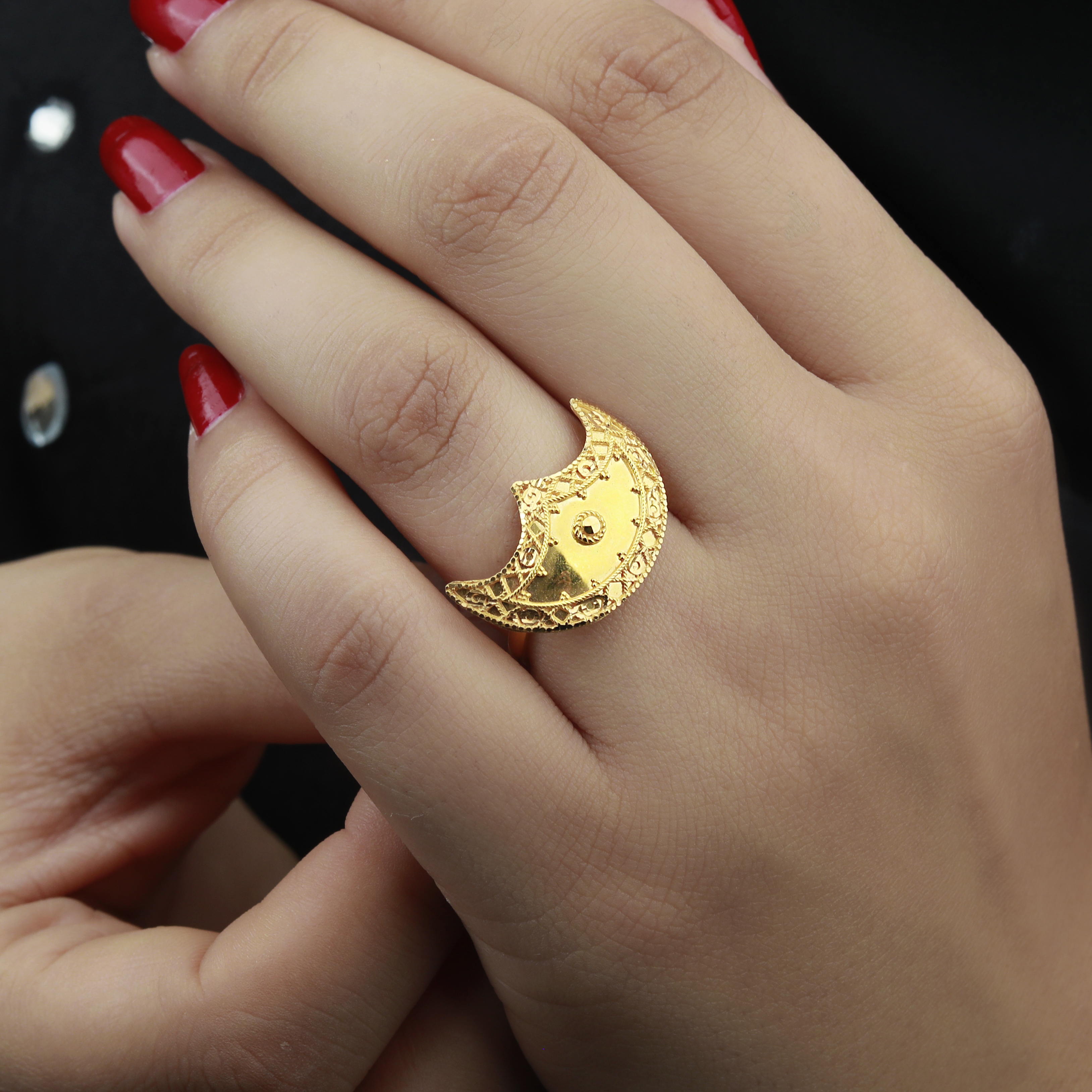 21-karat gold ring, Omani made - (N-0147)