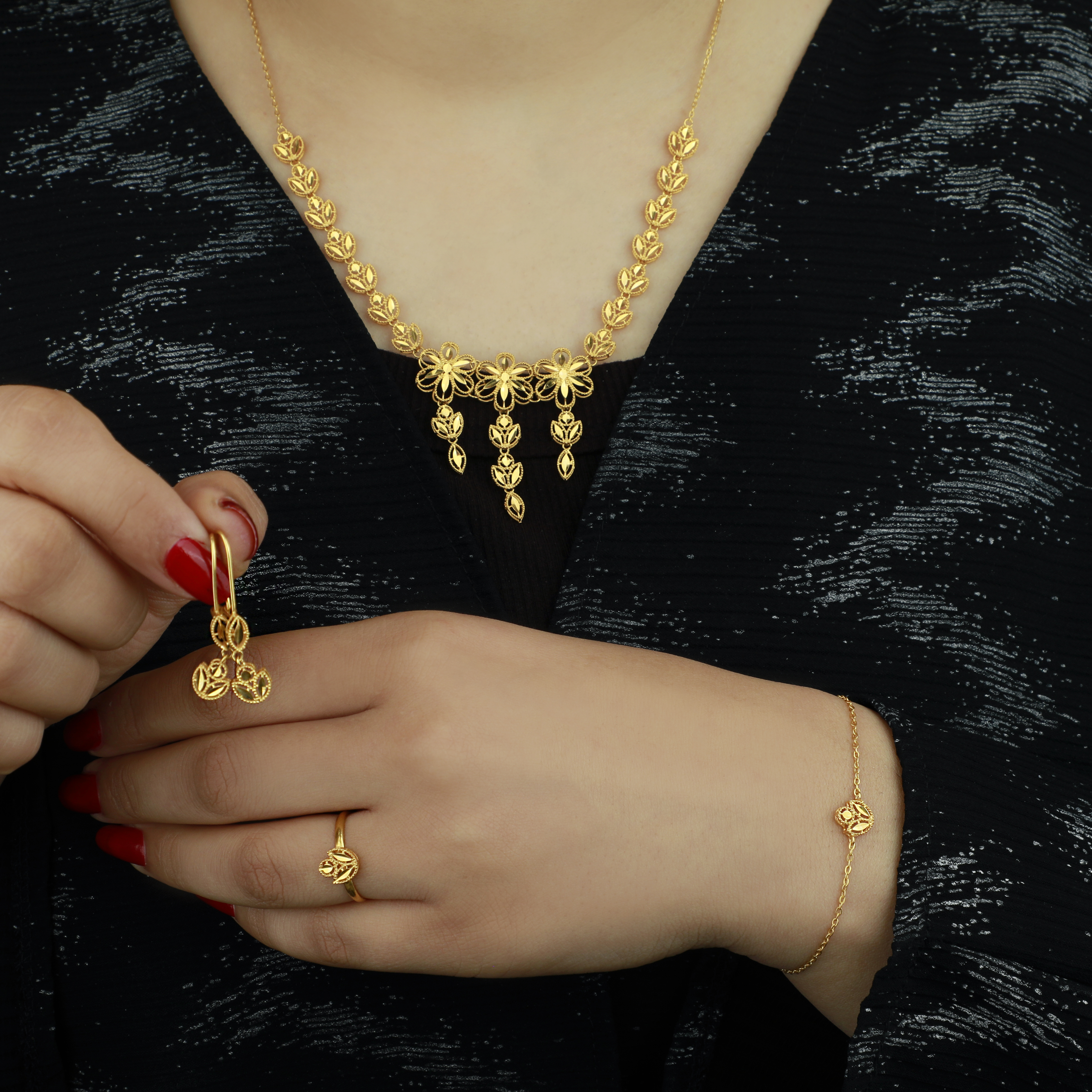 21-karat gold set, made in Kuwait - (N-0182)
