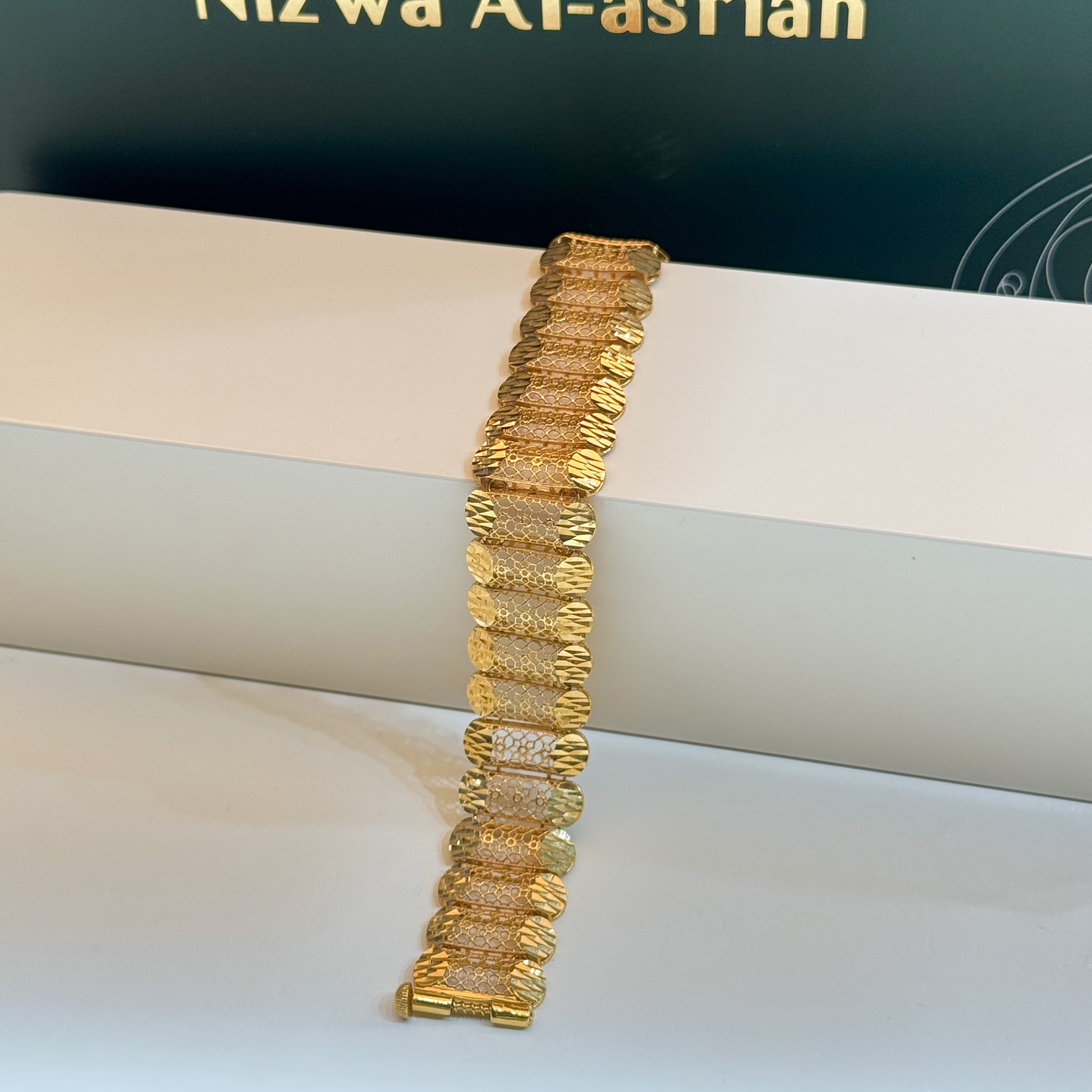 21 karat gold bracelet, Kuwaiti made - (N-0022) 21 karat gold bracelet, Kuwaiti made - (N-0022)