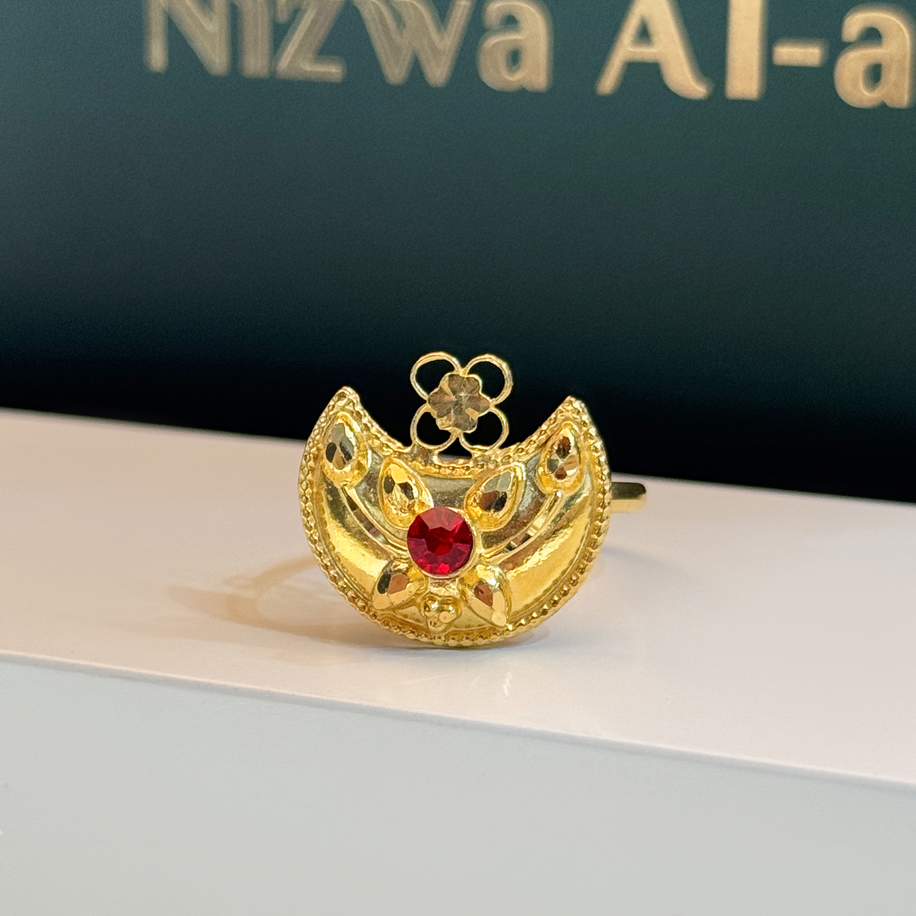 21-karat gold ring, Omani-made - (N-0056) 21-karat gold ring, Omani-made - (N-0056)