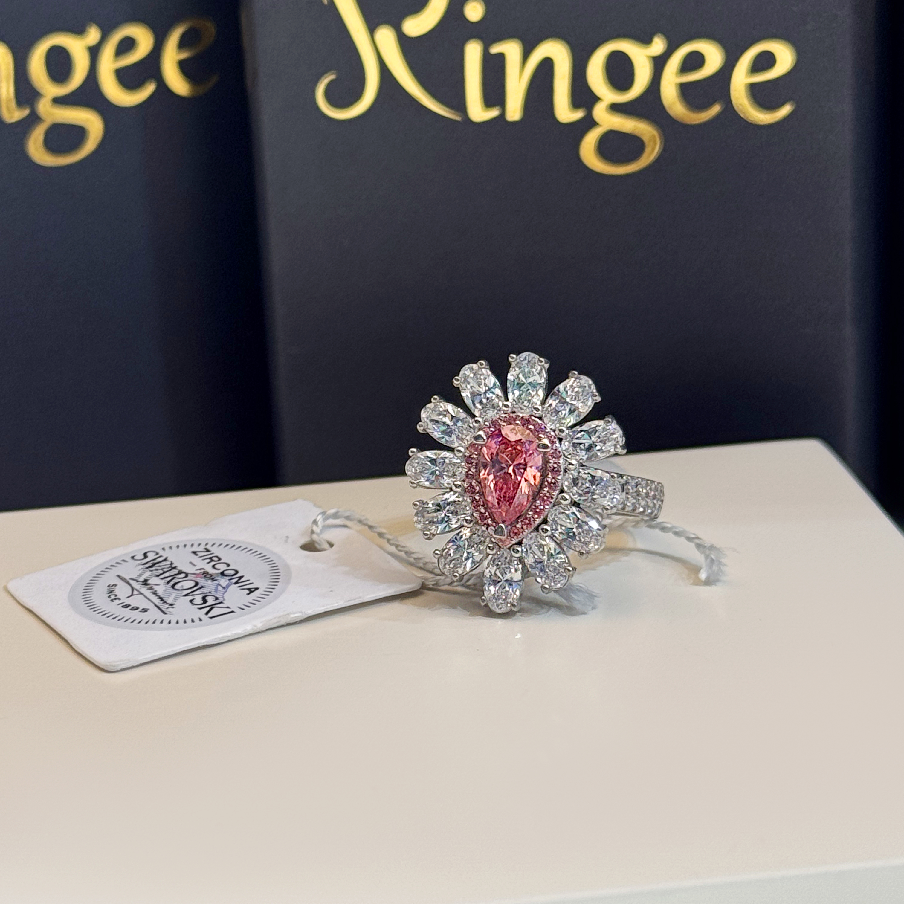 925 Sterling Silver Ring with Swarovski Zircon - (R-0001) 925 Sterling Silver Ring with Swarovski Zircon - (R-0001)