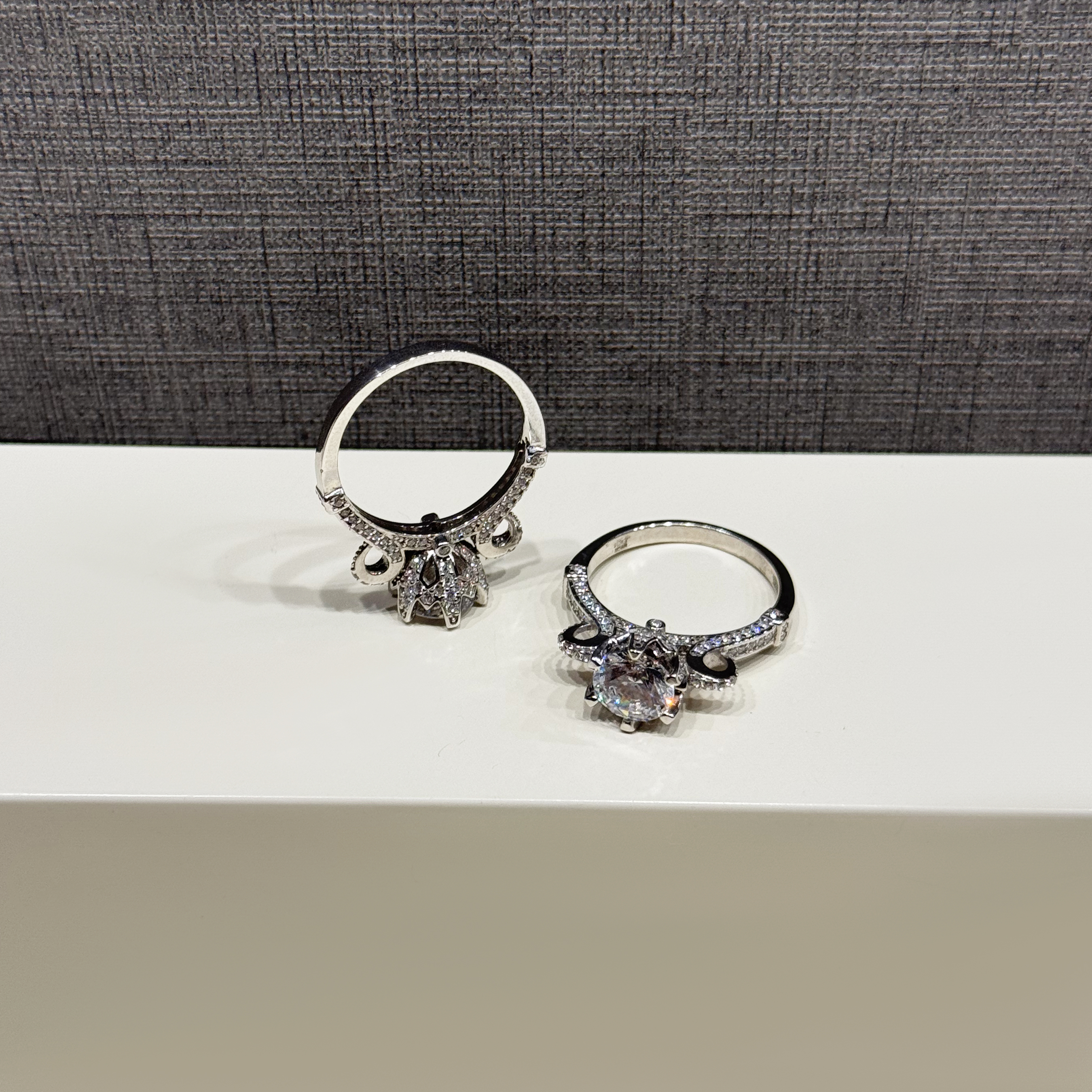 925 sterling silver ring with Swarovski zircon - (R-0131)